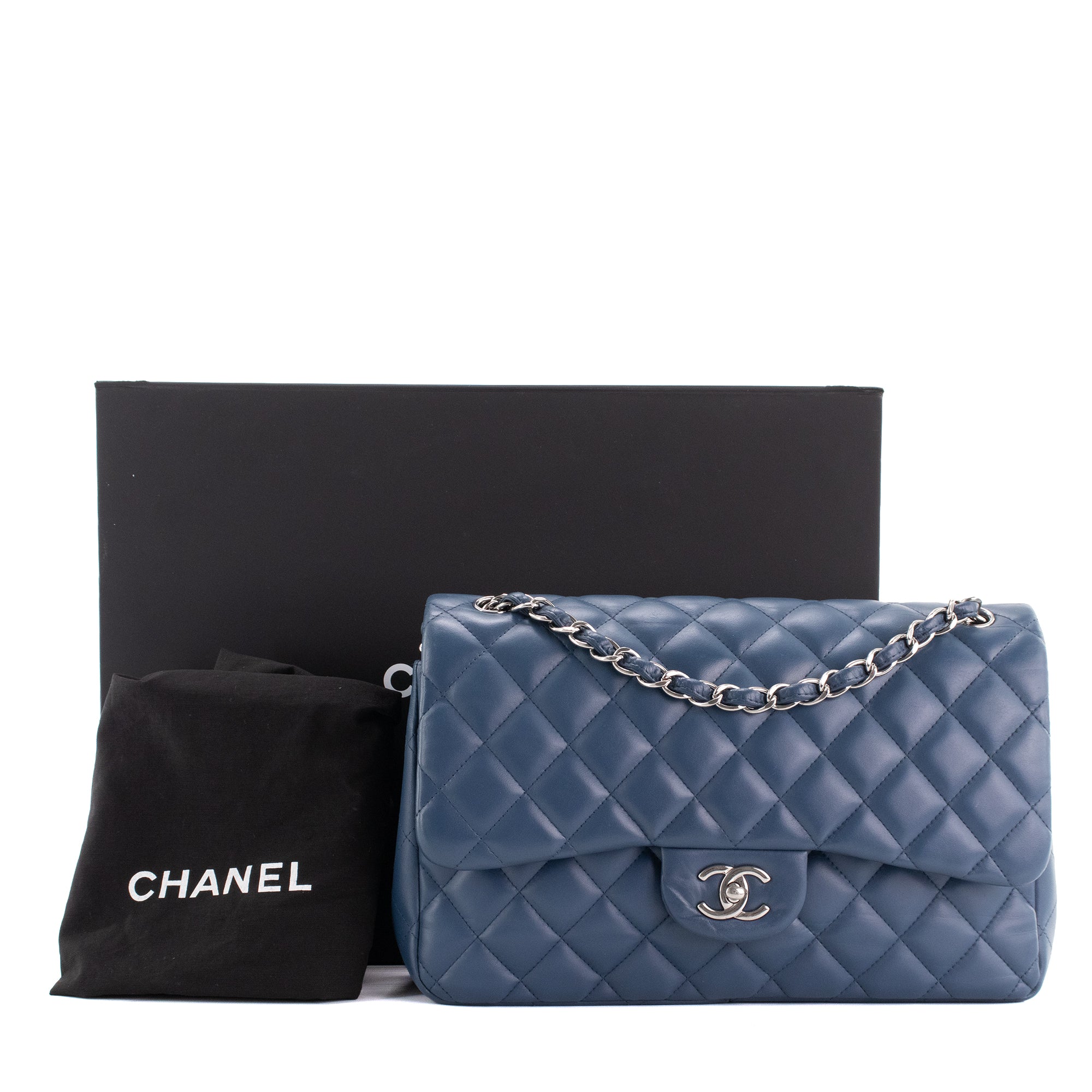 CHANEL - Sac à bandoulière Classique/Timeless Jumbo Chanel en cuir lisse bleu