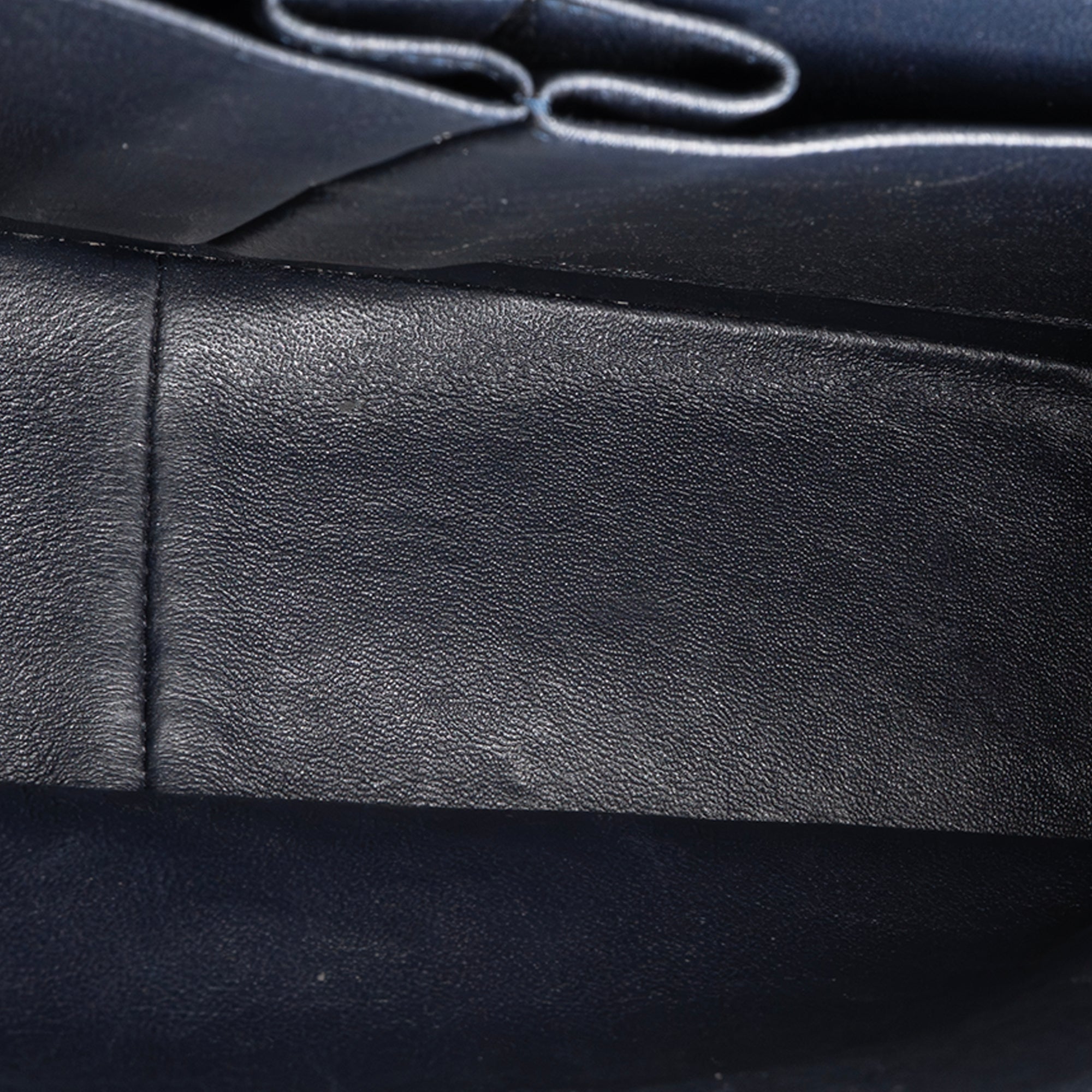 CHANEL - Sac à bandoulière Classique/Timeless Jumbo Chanel en cuir lisse bleu marine