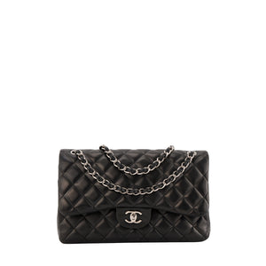 CHANEL - Sac à bandoulière Classique/Timeless Jumbo Chanel en cuir lisse noir