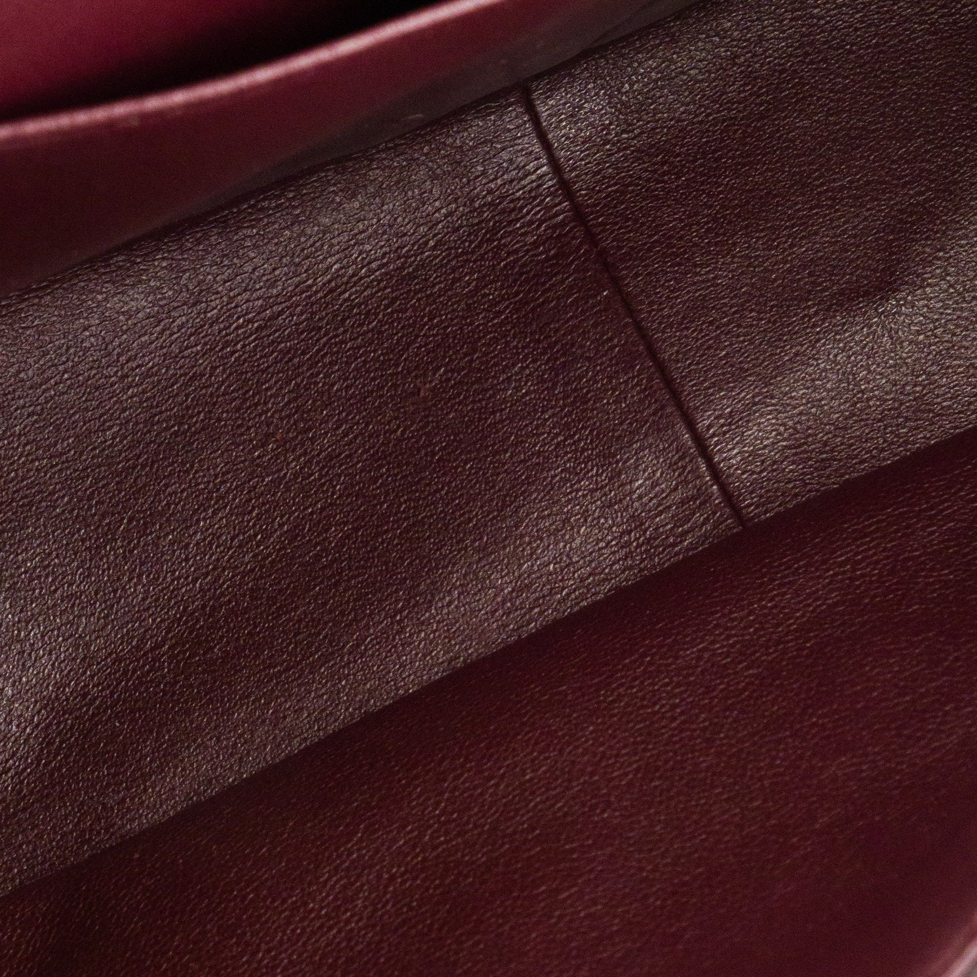 CHANEL - Sac à bandoulière Classique/Timeless Jumbo Chanel en cuir lisse noir