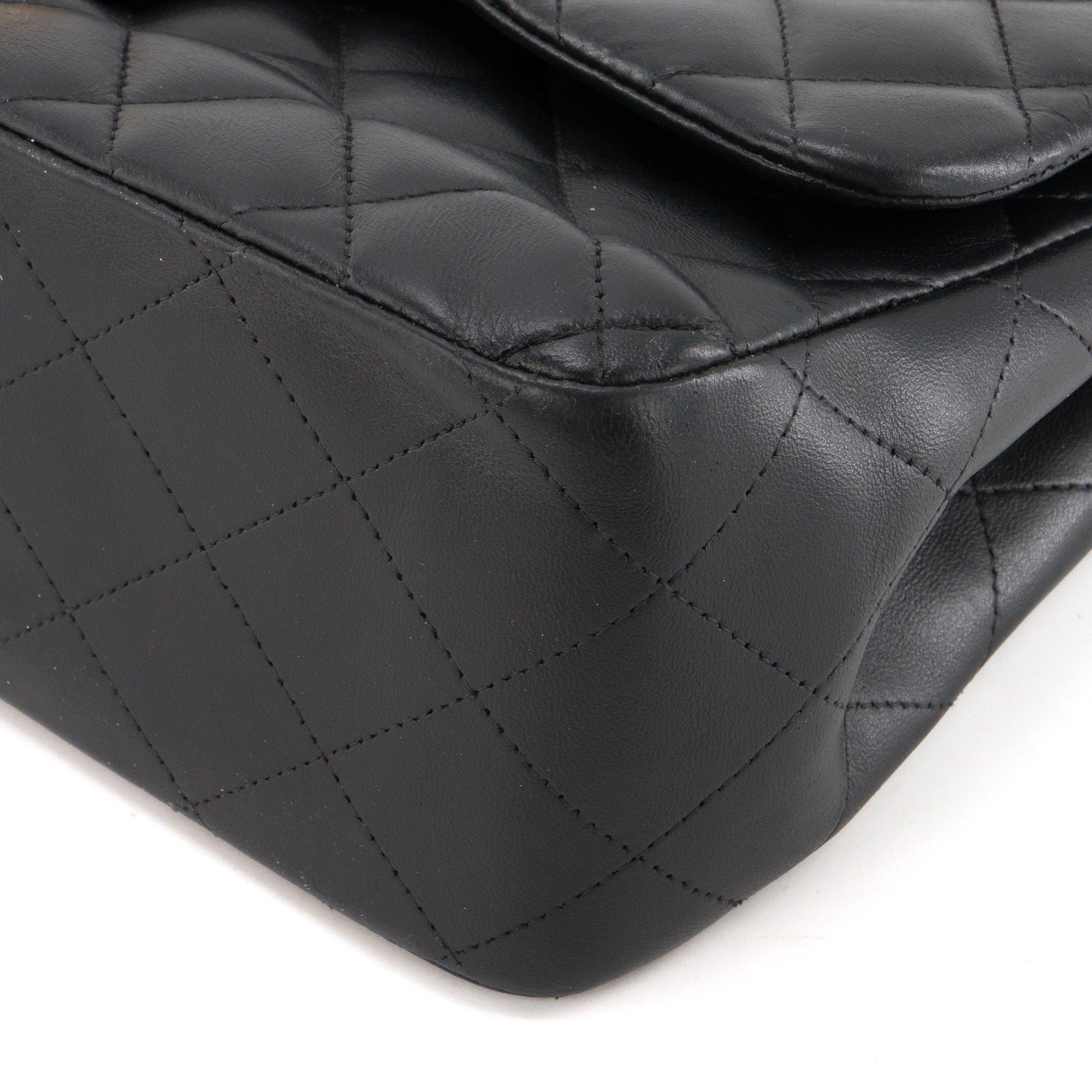 CHANEL - Sac à bandoulière Classique/Timeless Jumbo Chanel en cuir lisse noir