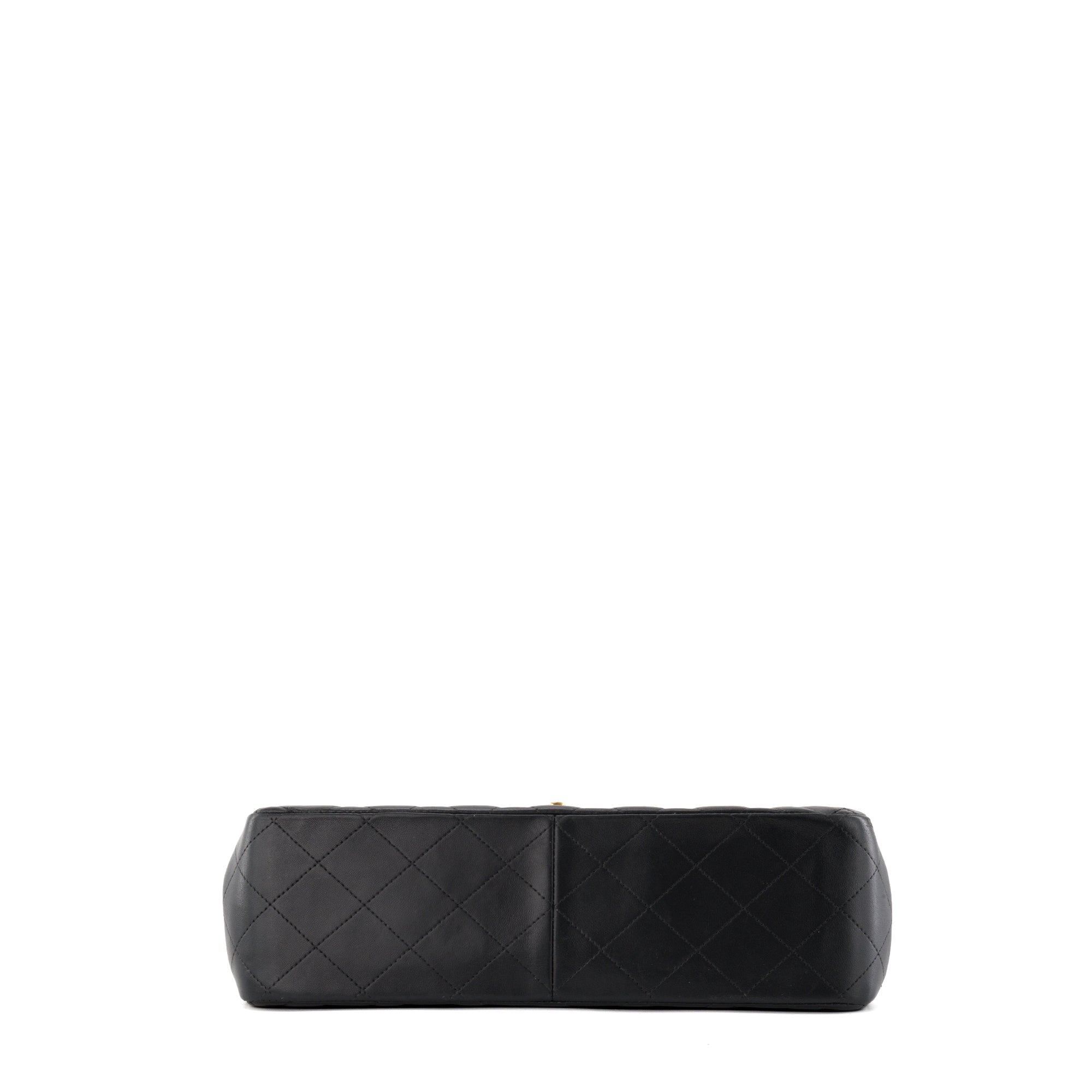 CHANEL - Sac à bandoulière Classique/Timeless Jumbo Chanel en cuir lisse noir
