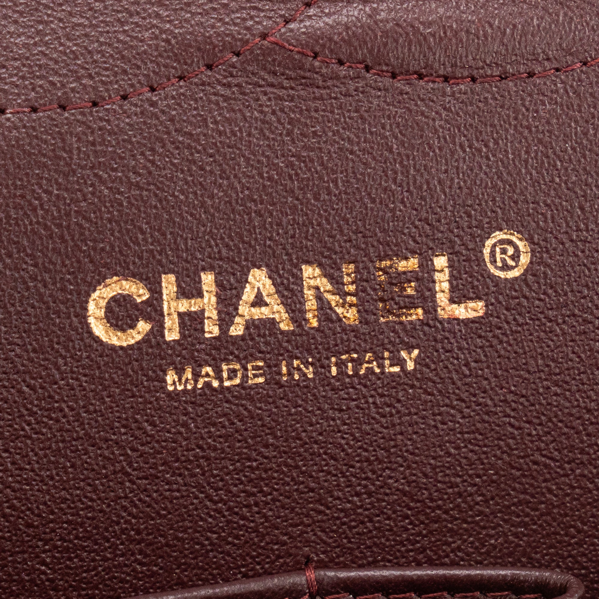 CHANEL - Sac à bandoulière Classique/Timeless Jumbo Chanel en cuir lisse noir