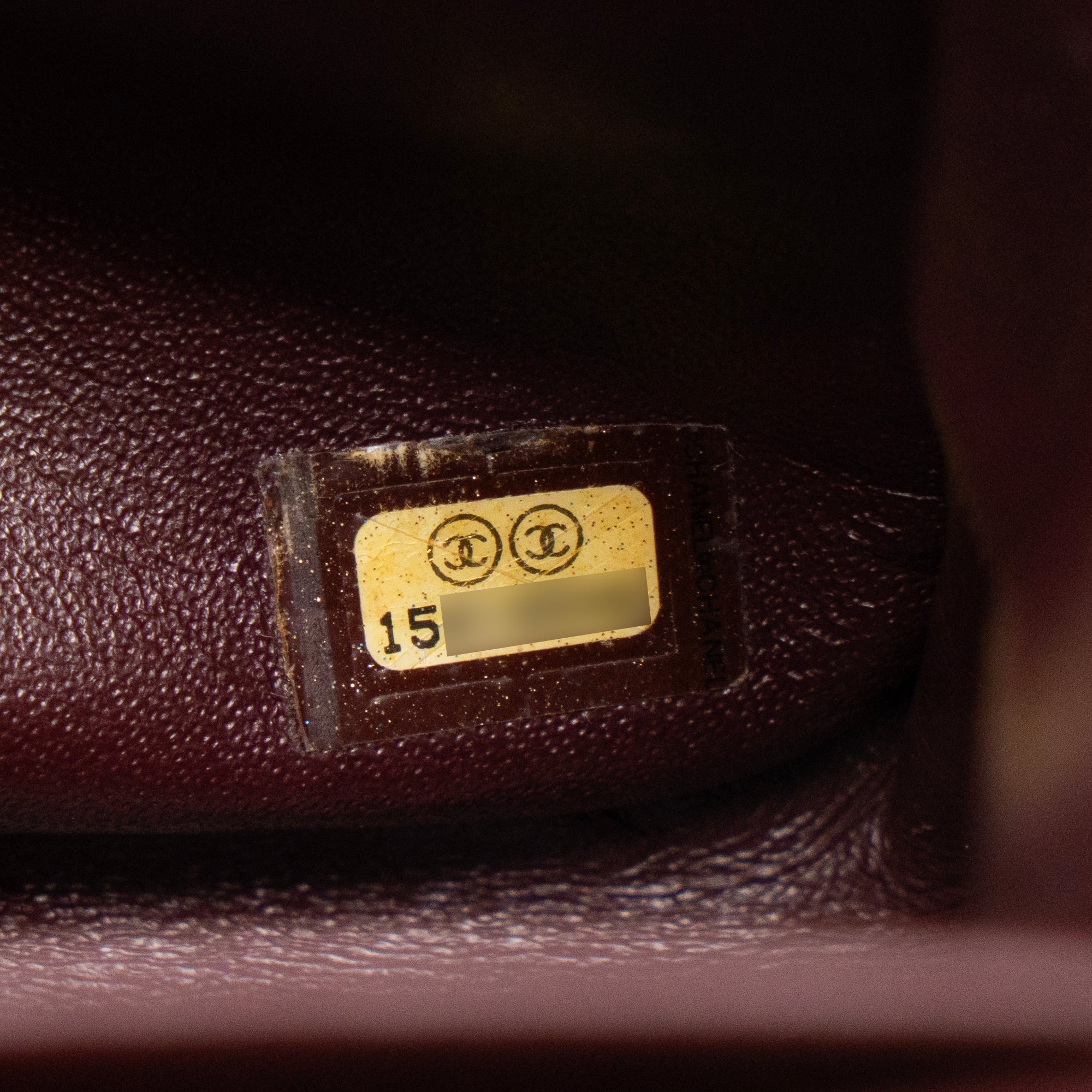 CHANEL - Sac à bandoulière Classique/Timeless Jumbo Chanel en cuir lisse noir