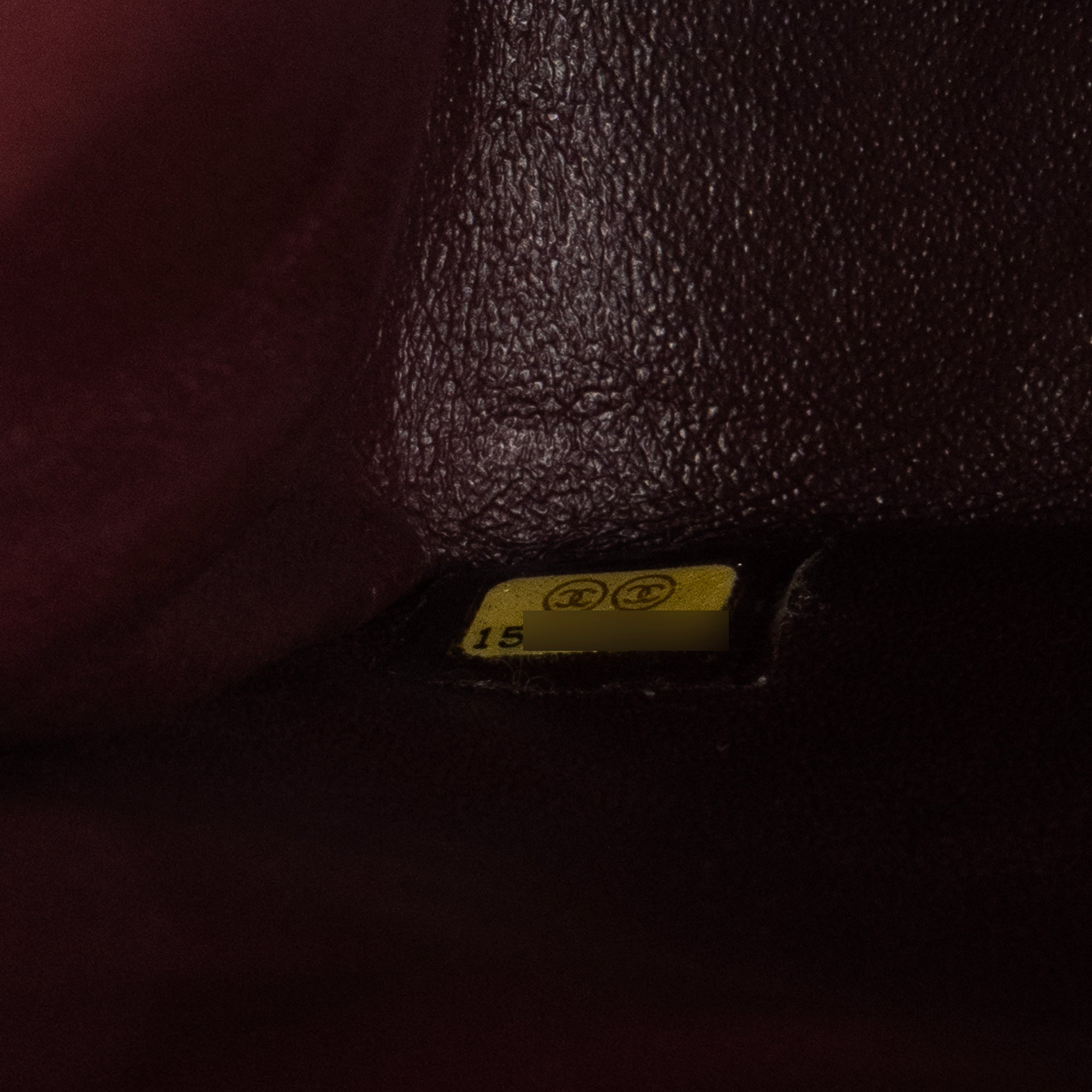 CHANEL - Sac à bandoulière Classique/Timeless Jumbo Chanel en cuir lisse noir