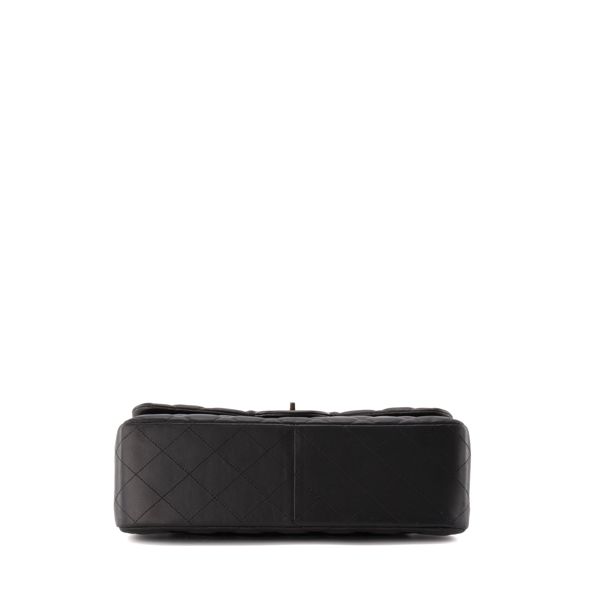 CHANEL - Sac à bandoulière Classique/Timeless Jumbo Chanel en cuir lisse noir