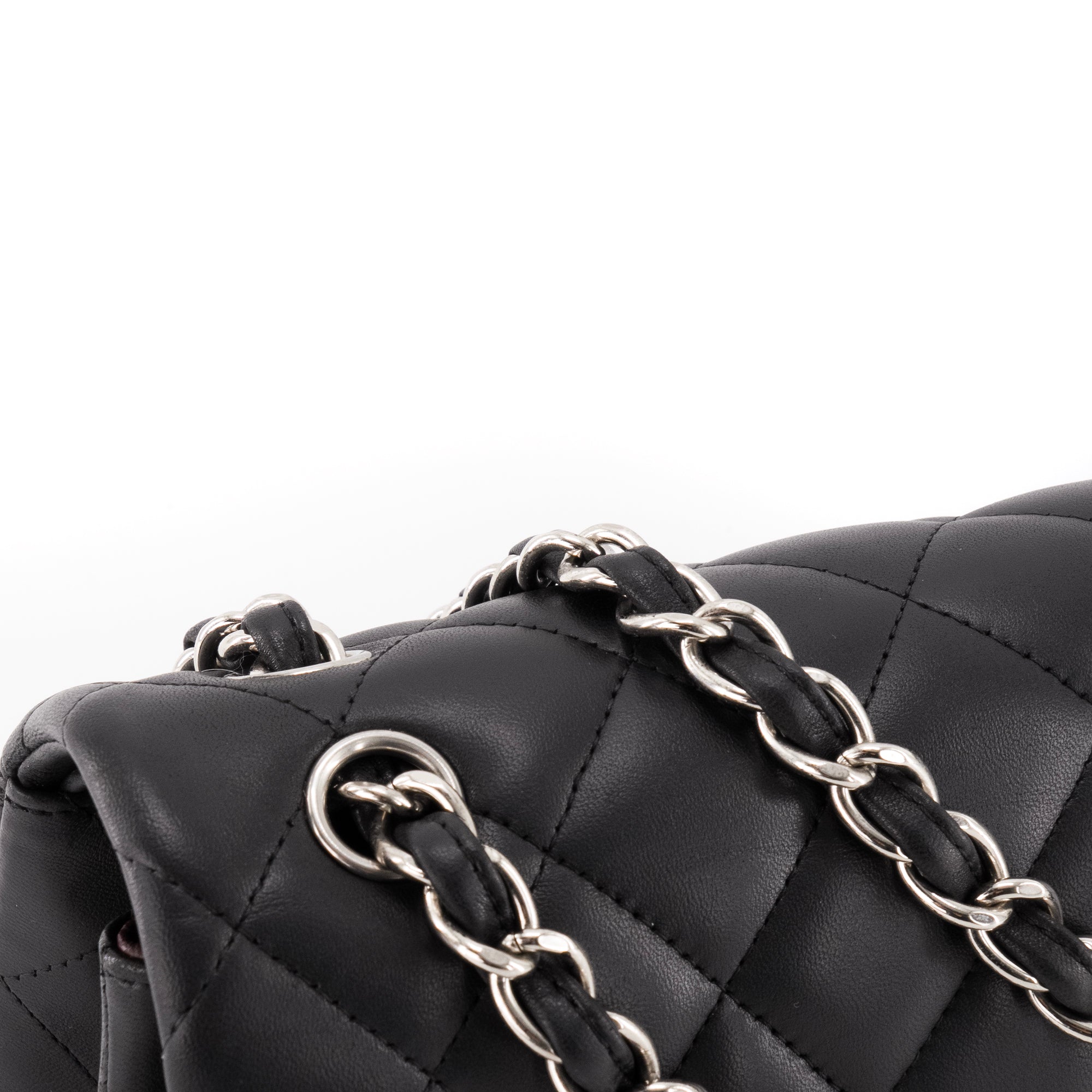 CHANEL - Sac à bandoulière Classique/Timeless Jumbo Chanel en cuir lisse noir