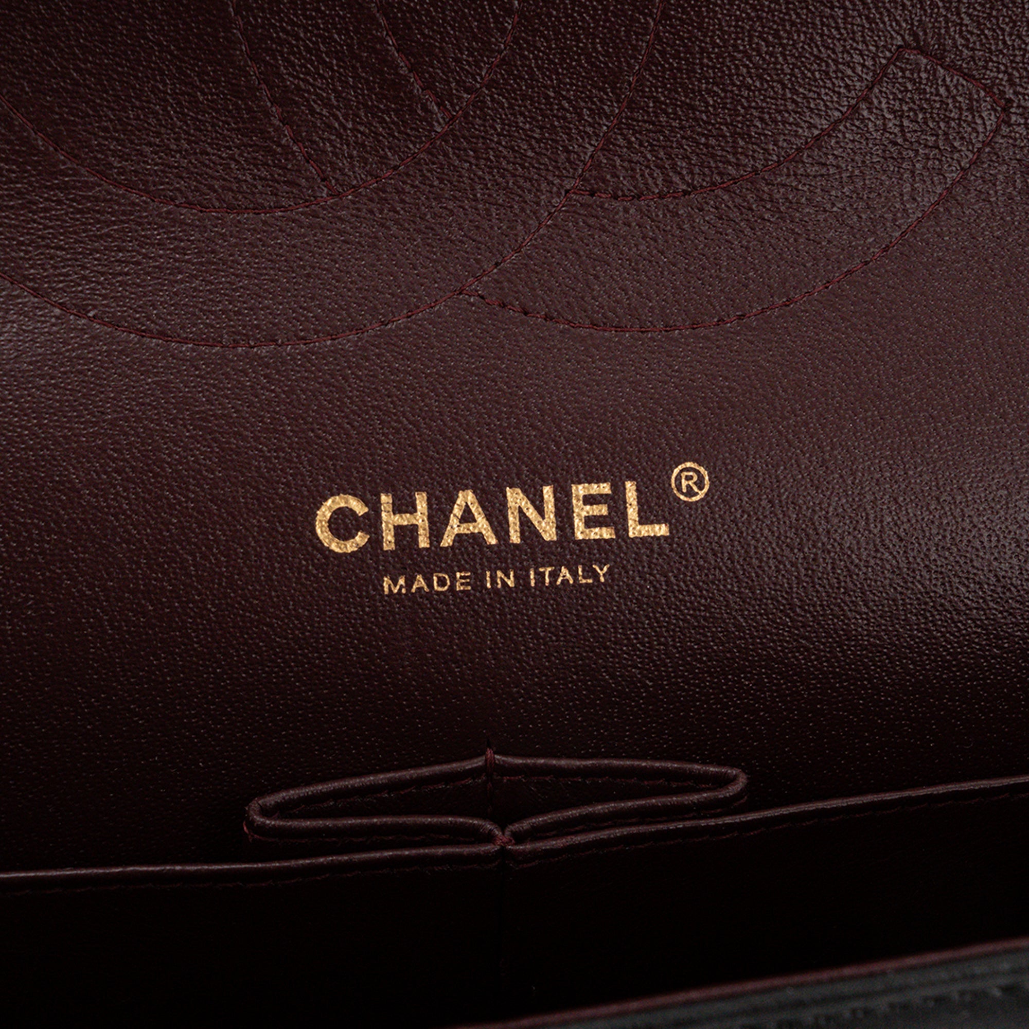 CHANEL - Sac à bandoulière Classique/Timeless Jumbo Chanel en cuir lisse noir