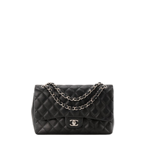 CHANEL - Sac à bandoulière Classique/Timeless Jumbo Chanel en cuir lisse noir
