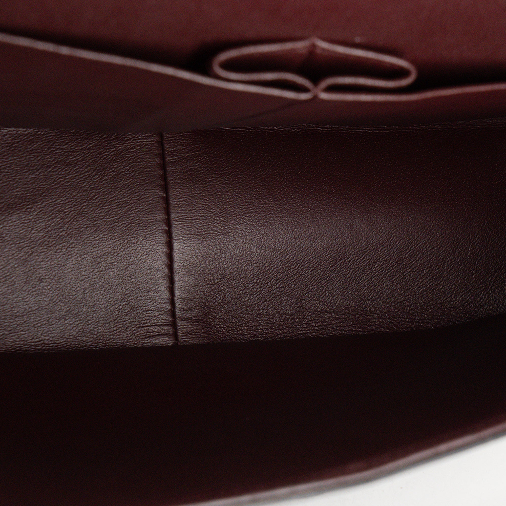 CHANEL - Sac à bandoulière Classique/Timeless Jumbo Chanel en cuir lisse noir