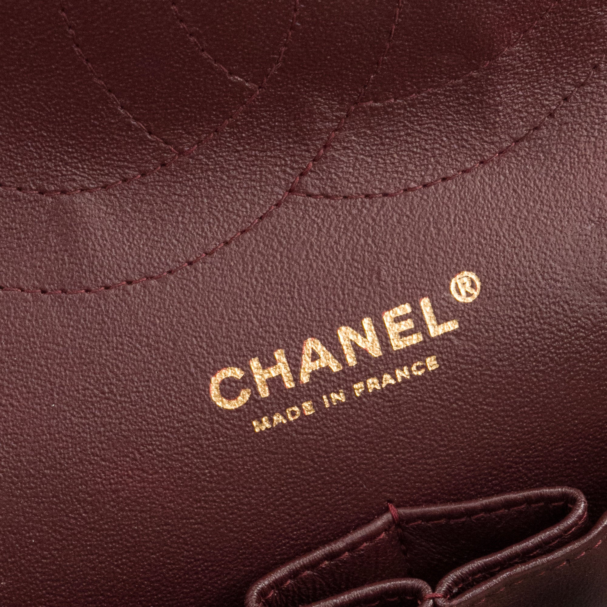 CHANEL - Sac à bandoulière Classique/Timeless Jumbo Chanel en cuir lisse noir