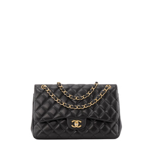 CHANEL - Sac à bandoulière Classique/Timeless Jumbo Chanel en cuir lisse noir