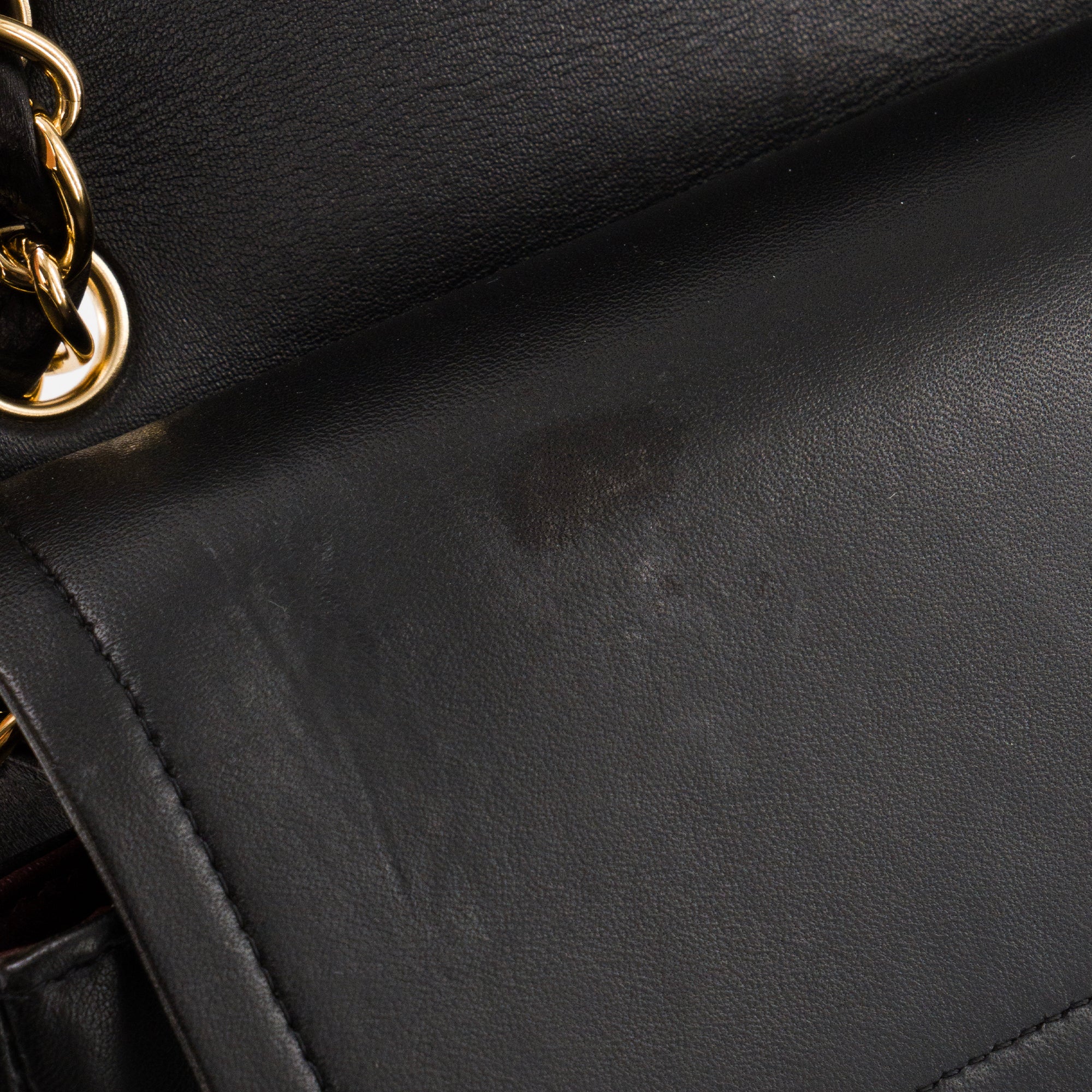 CHANEL - Sac à bandoulière Classique/Timeless Jumbo Chanel en cuir lisse noir