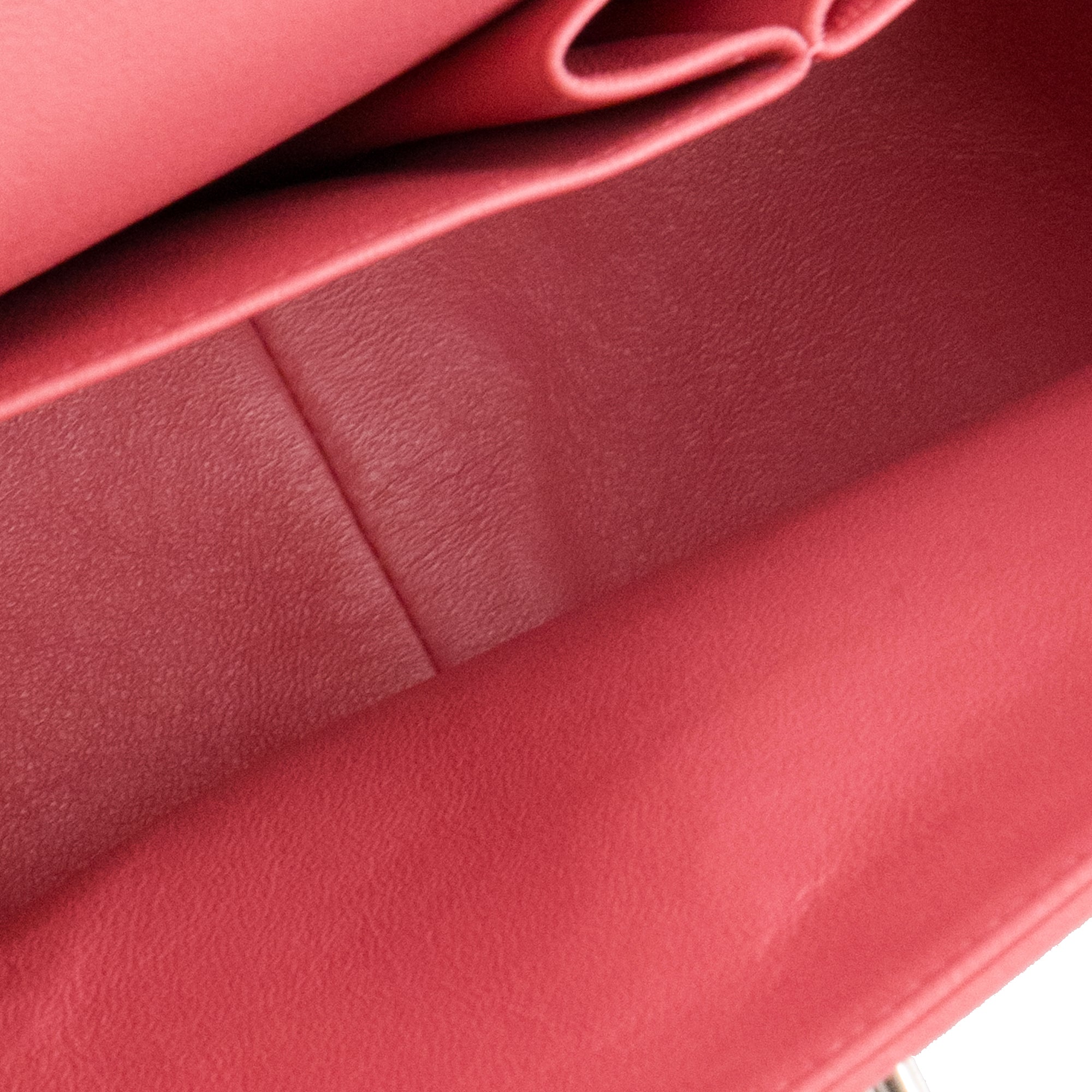 CHANEL - Sac à bandoulière Classique/Timeless Jumbo Chanel en cuir lisse rose