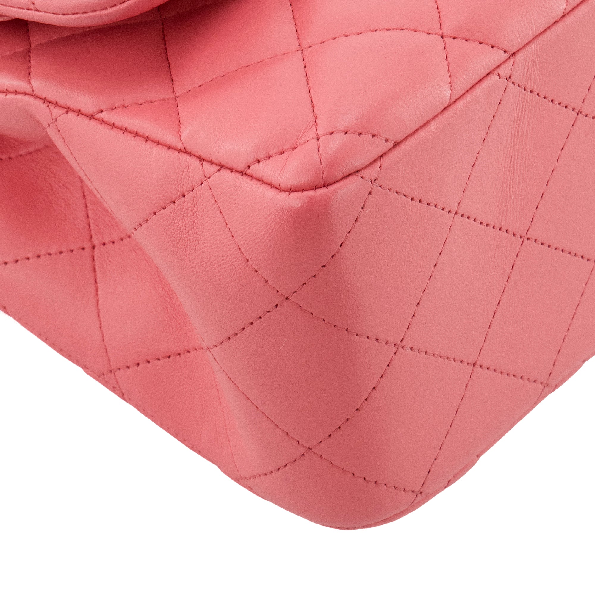 CHANEL - Sac à bandoulière Classique/Timeless Jumbo Chanel en cuir lisse rose