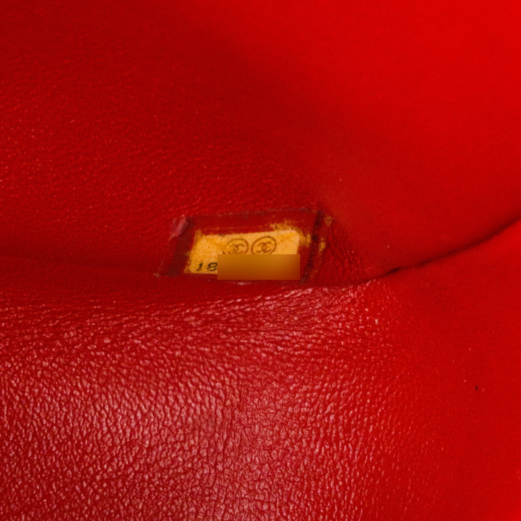 CHANEL - Sac à bandoulière Classique/Timeless Jumbo Chanel en cuir lisse rouge