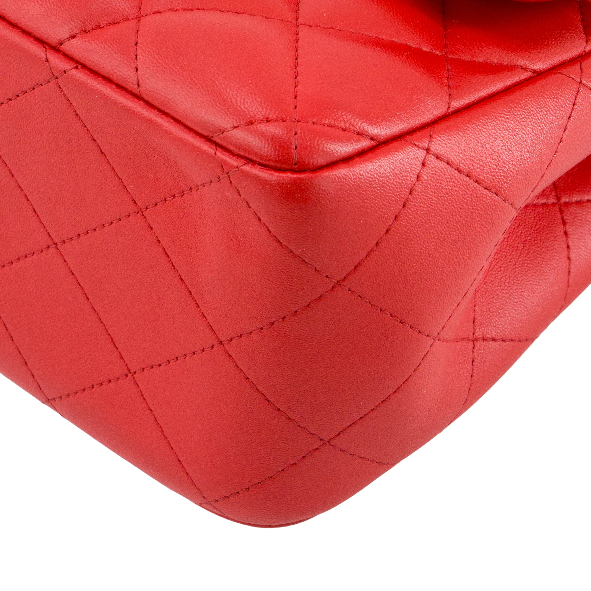 CHANEL - Sac à bandoulière Classique/Timeless Jumbo Chanel en cuir lisse rouge