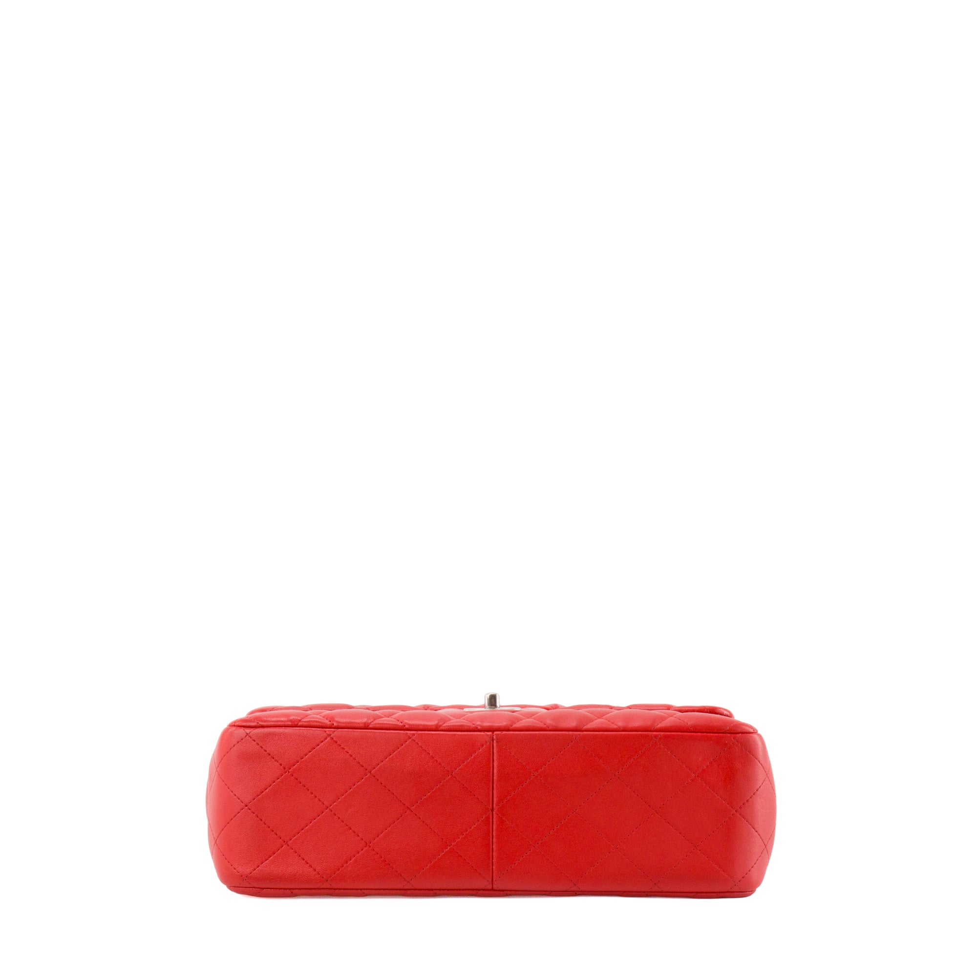 CHANEL - Sac à bandoulière Classique/Timeless Jumbo Chanel en cuir lisse rouge