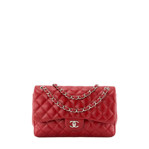 CHANEL - Sac à bandoulière Classique/Timeless Jumbo Chanel en cuir lisse rouge