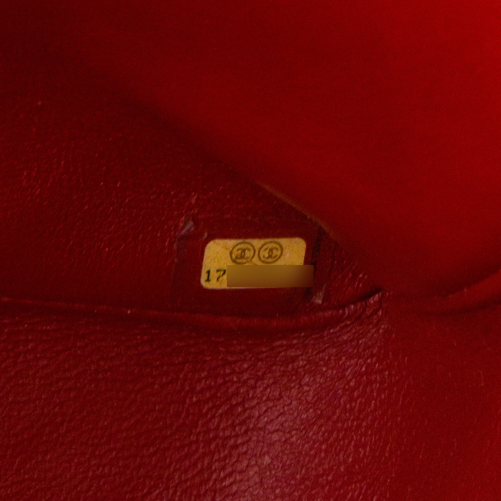 CHANEL - Sac à bandoulière Classique/Timeless Jumbo Chanel en cuir lisse rouge