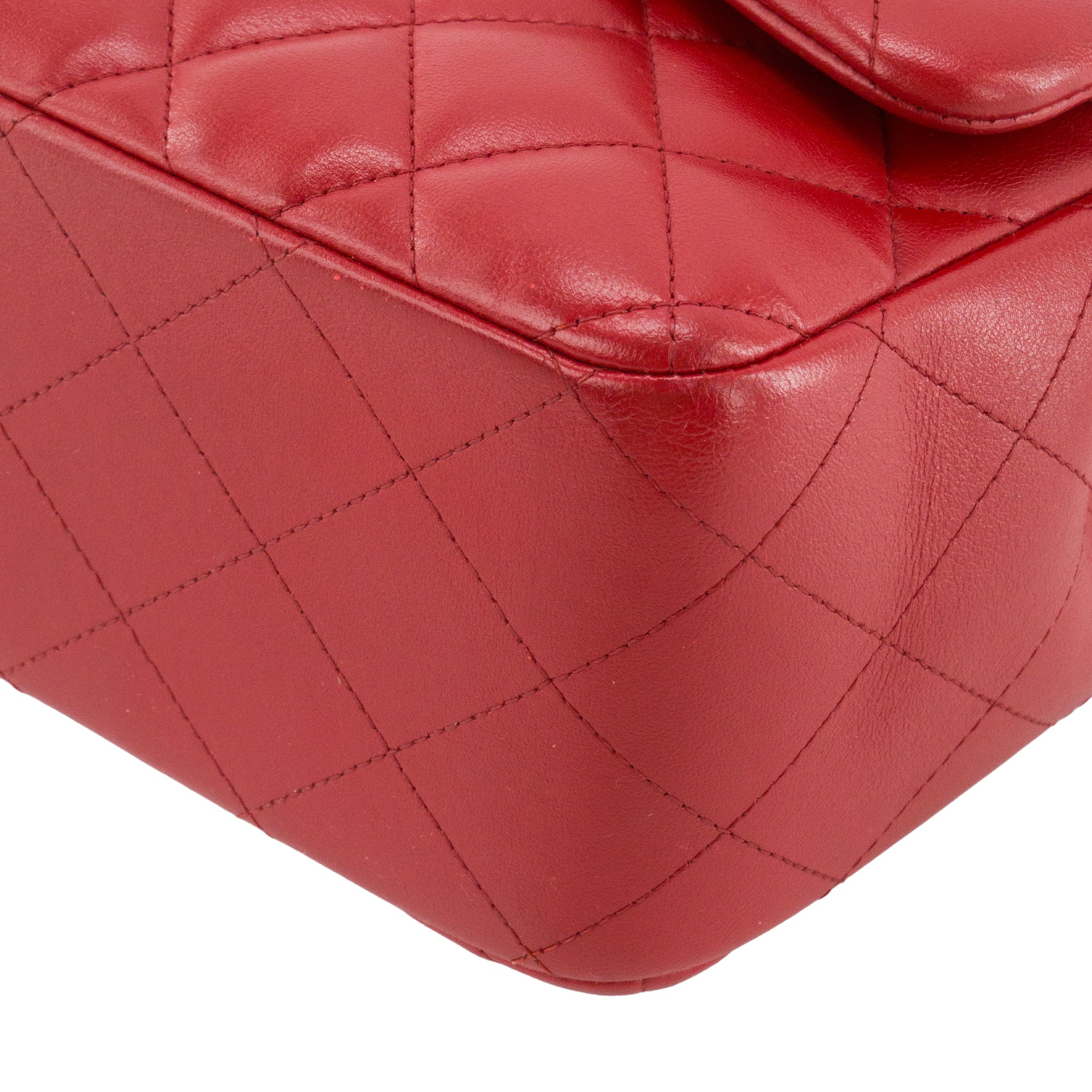 CHANEL - Sac à bandoulière Classique/Timeless Jumbo Chanel en cuir lisse rouge