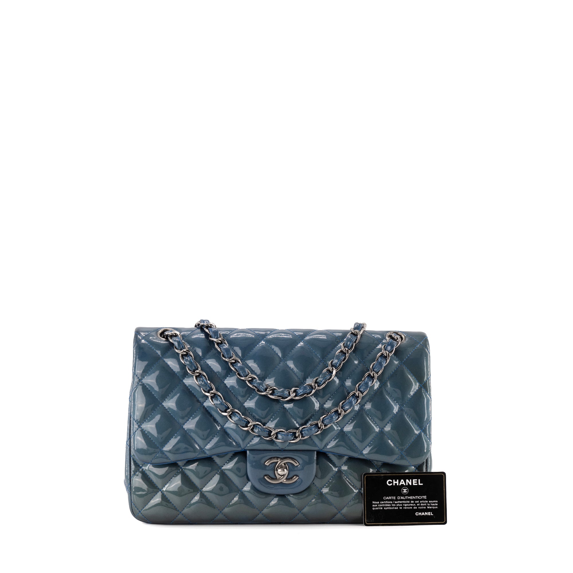 CHANEL - Sac à bandoulière Classique/Timeless Jumbo Chanel en cuir verni bleu