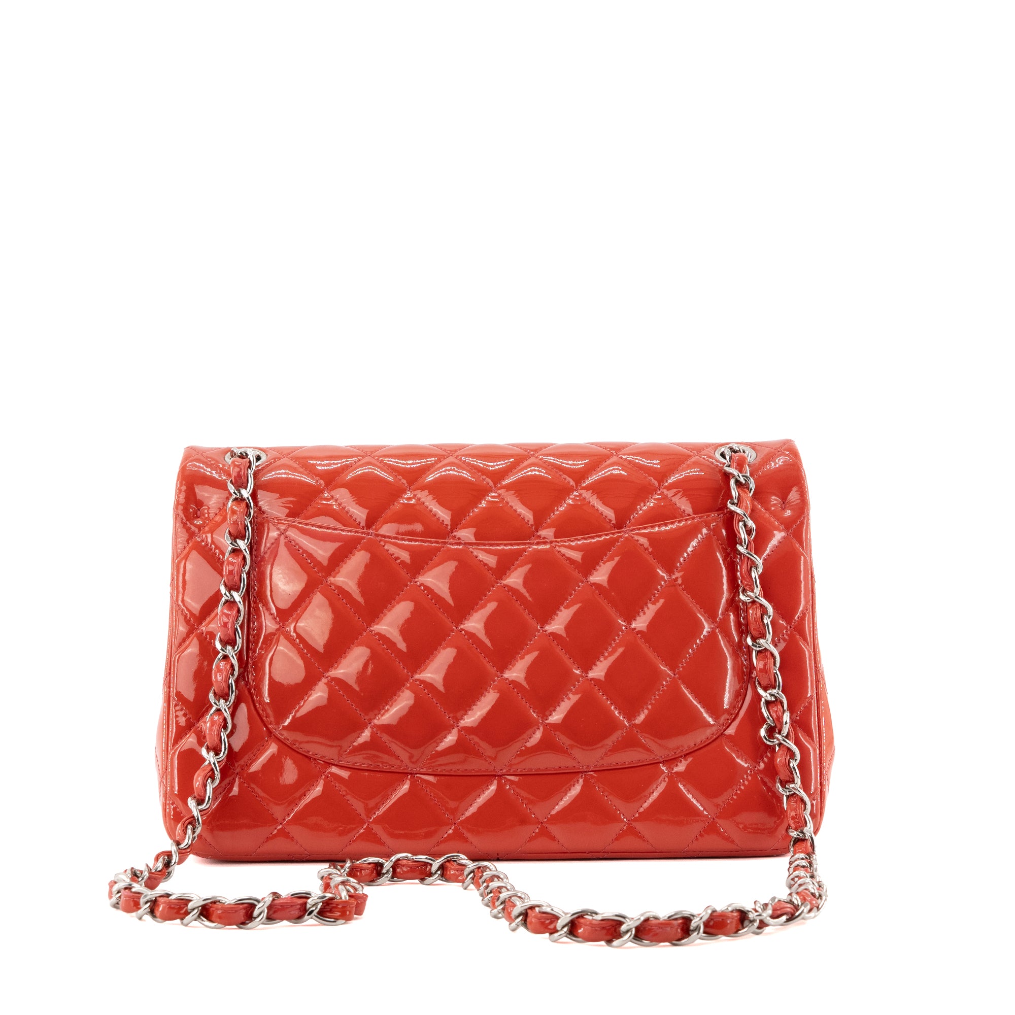 CHANEL - Sac à bandoulière Classique/Timeless Jumbo Chanel en cuir verni corail