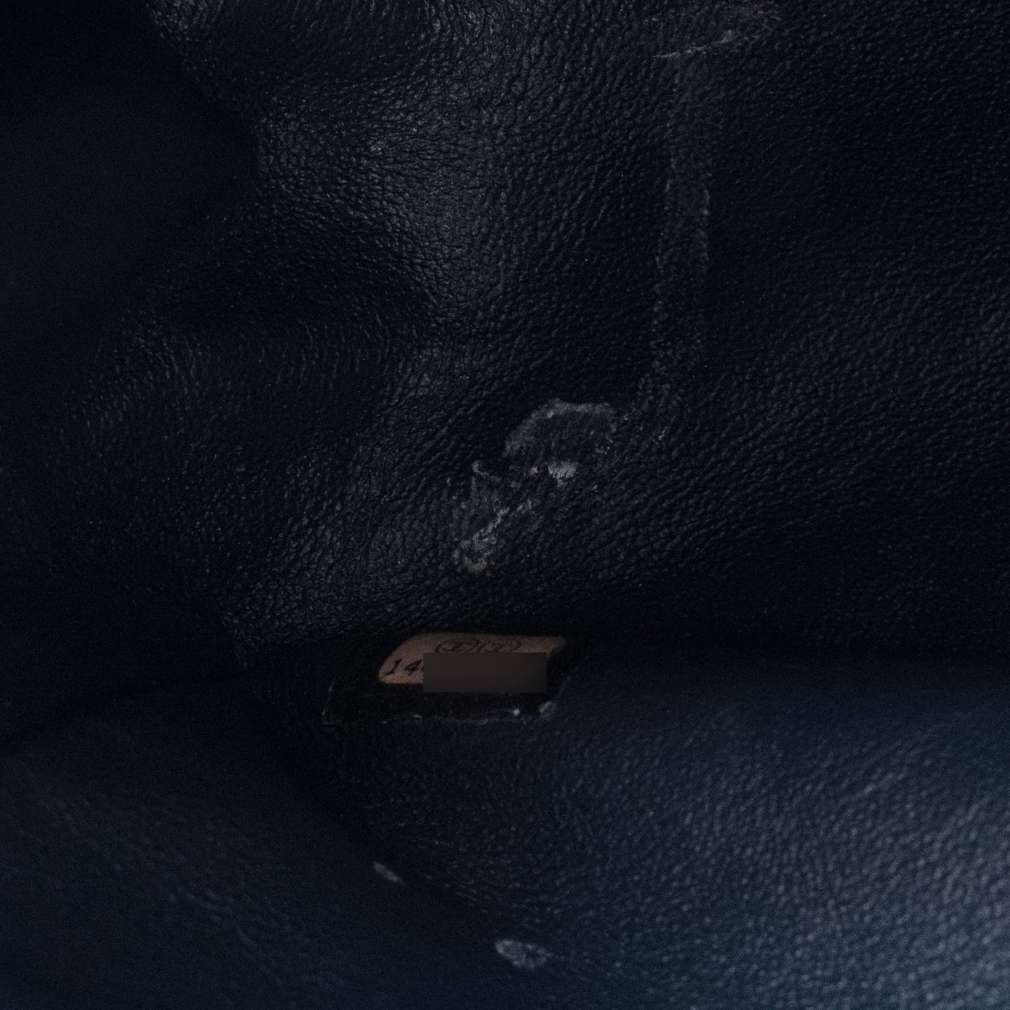 CHANEL - Sac à bandoulière Classique/Timeless Jumbo Chanel en cuir verni kaki