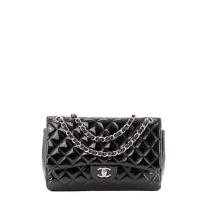 CHANEL - Sac à bandoulière Classique/Timeless Jumbo Chanel en cuir verni noir