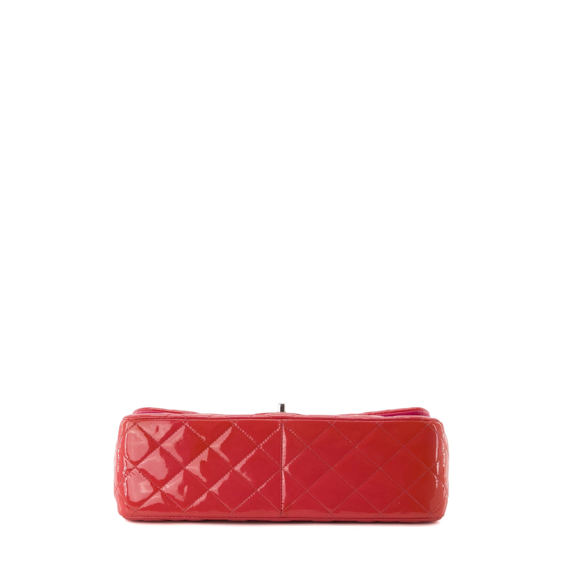 CHANEL - Sac à bandoulière Classique/Timeless Jumbo Chanel en cuir verni rose