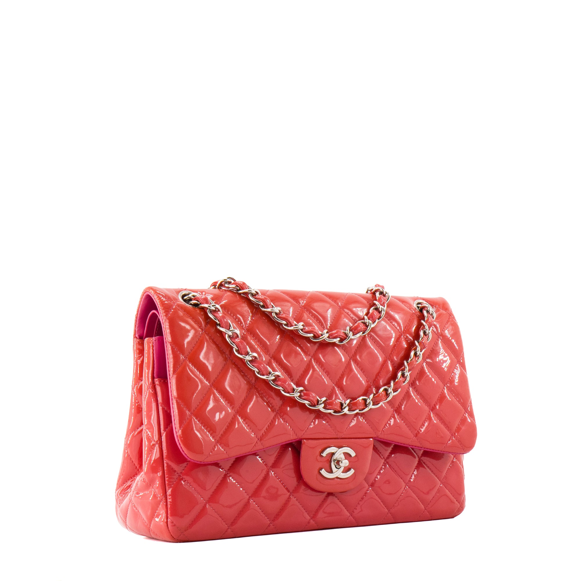 CHANEL - Sac à bandoulière Classique/Timeless Jumbo Chanel en cuir verni rose