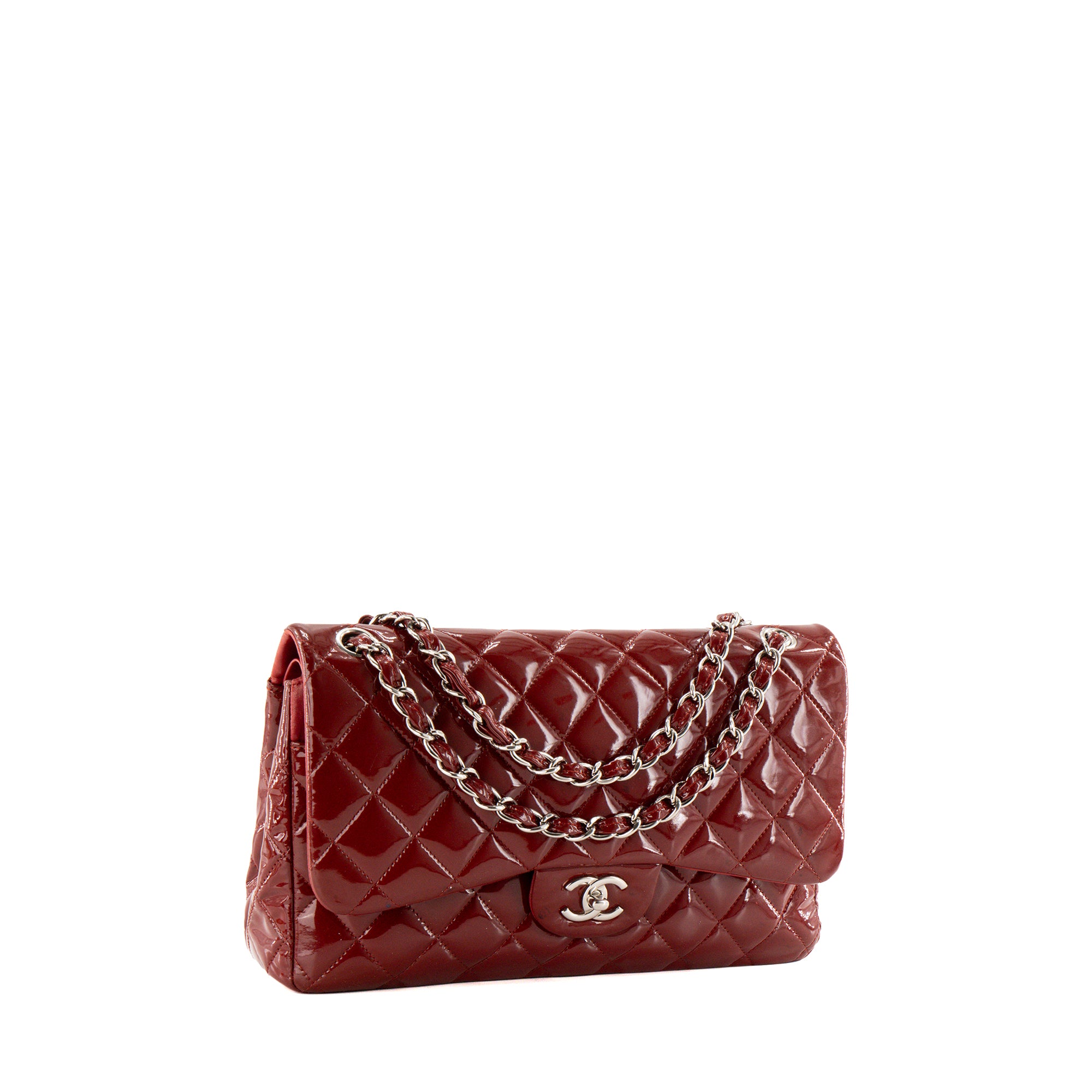 CHANEL - Sac à bandoulière Classique/Timeless Jumbo Chanel en cuir verni bordeaux
