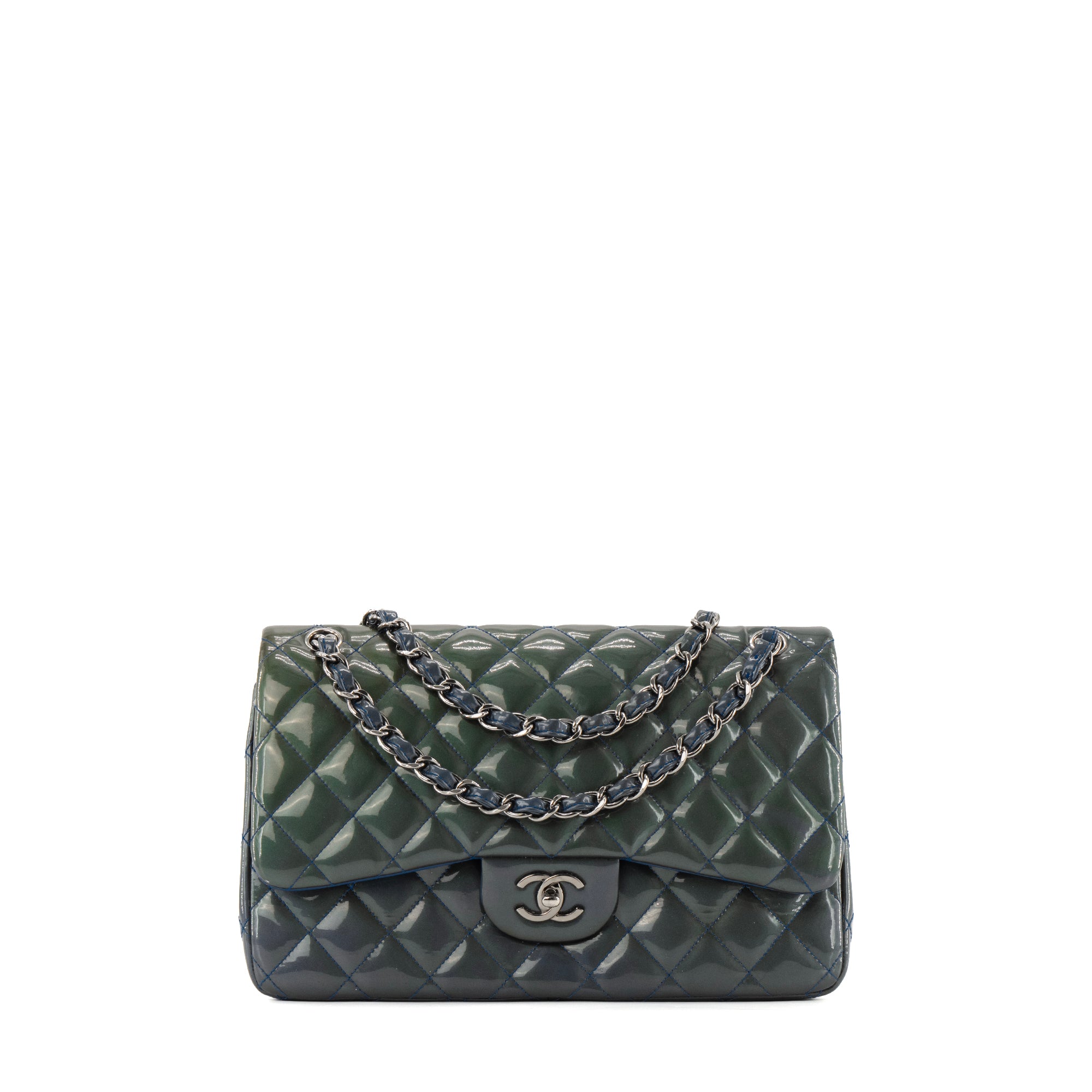 CHANEL - Sac à bandoulière Classique/Timeless Jumbo Chanel en cuir verni vert irisé