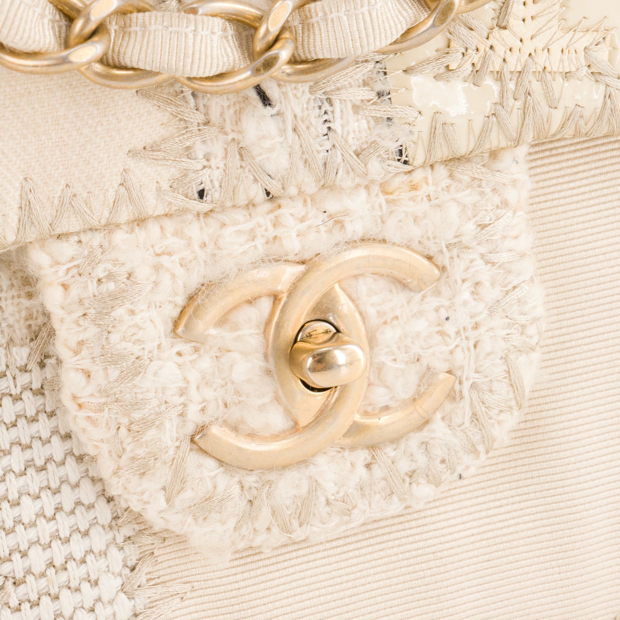 CHANEL - Sac à bandoulière Classique/Timeless Jumbo Chanel en patchwork beige édition limitée