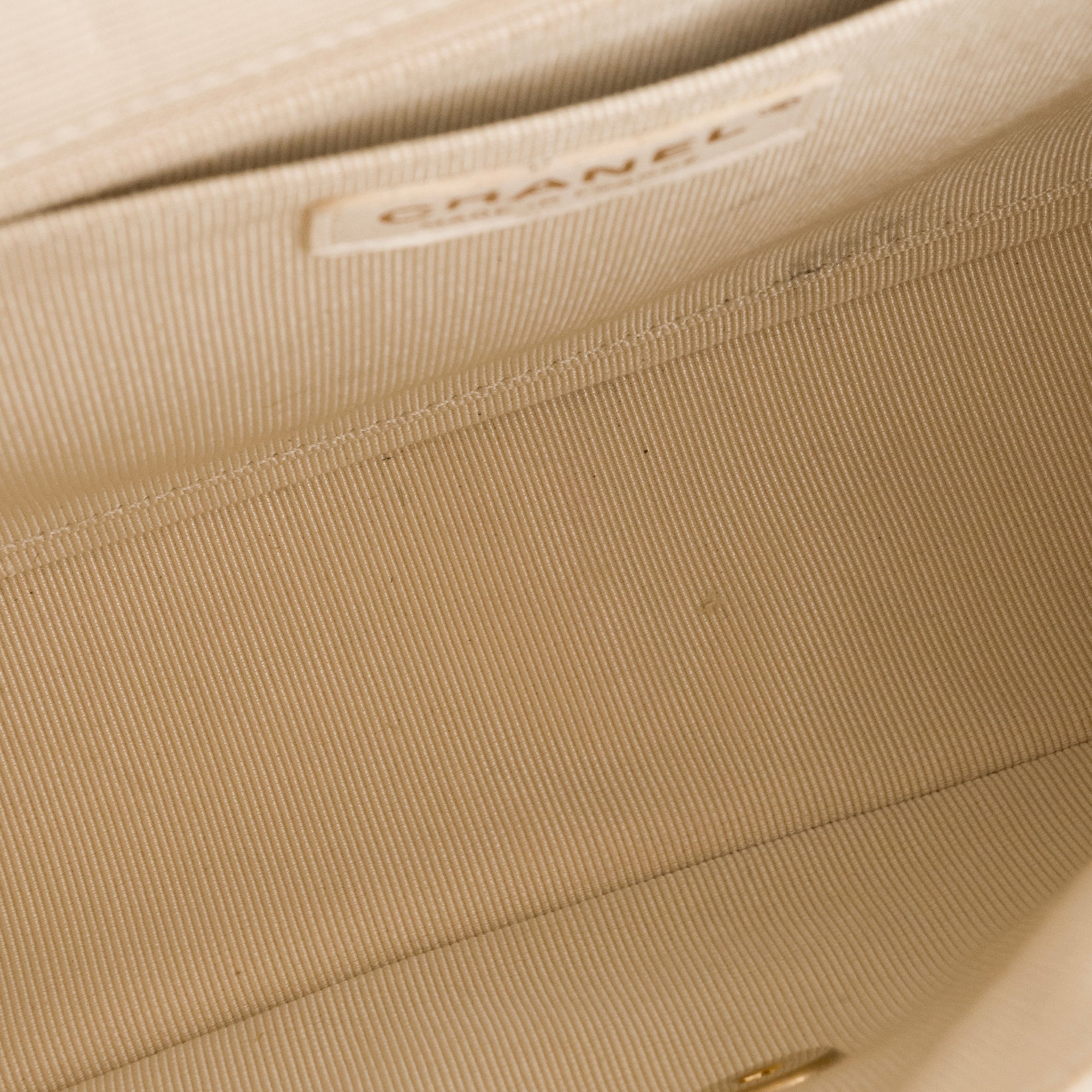 CHANEL - Sac à bandoulière Classique/Timeless Jumbo Chanel en patchwork beige édition limitée