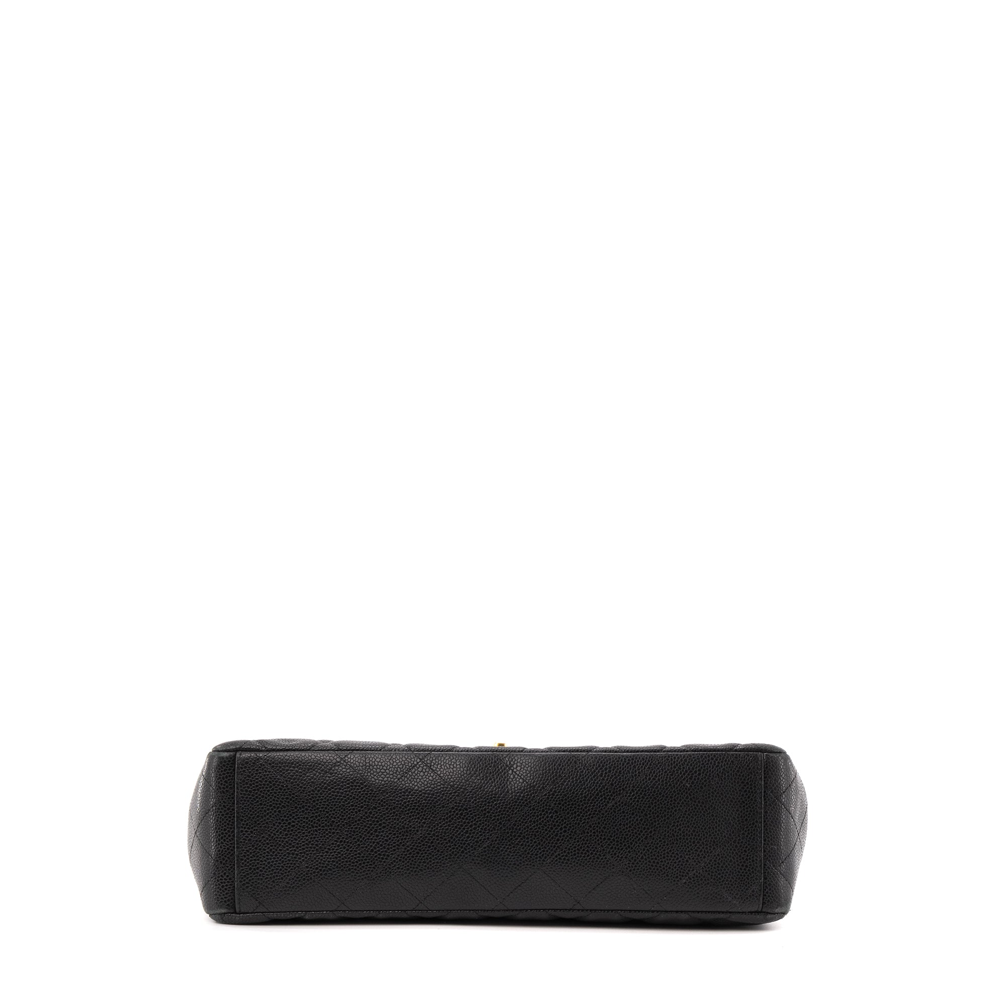 CHANEL - Sac à bandoulière Classique/Timeless Maxi Jumbo Chanel en cuir caviar noir