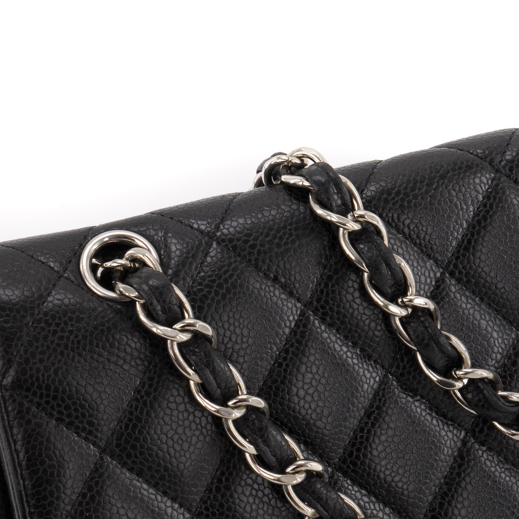 CHANEL - Sac à bandoulière Classique/Timeless Maxi Jumbo Chanel en cuir caviar noir