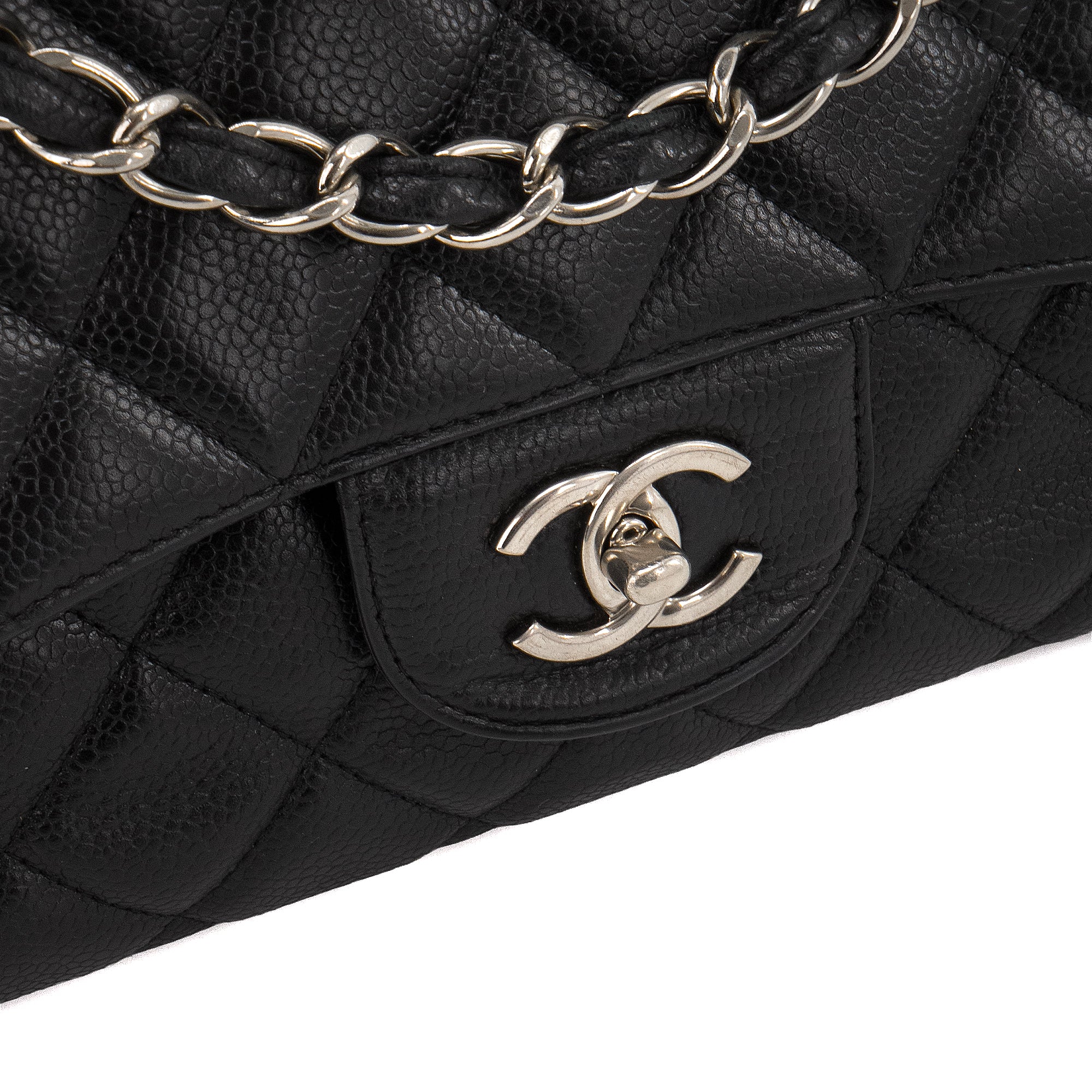 CHANEL - Sac à bandoulière Classique/Timeless Maxi Jumbo Chanel en cuir caviar noir