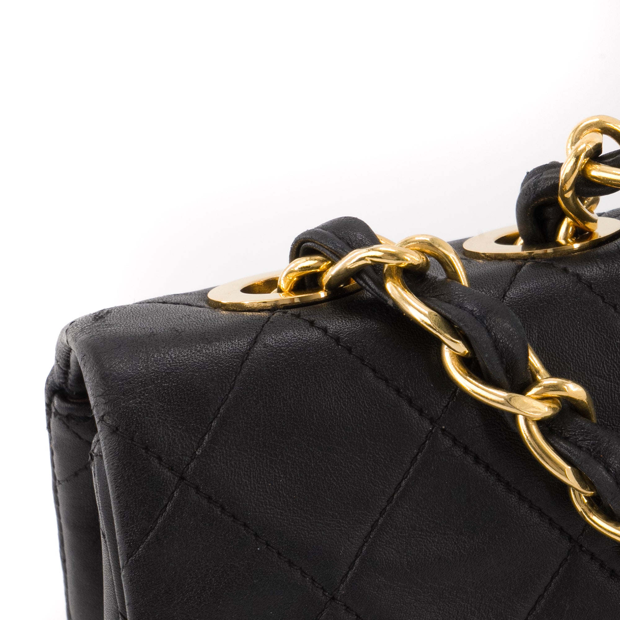 CHANEL - Sac à bandoulière Classique/Timeless Maxi Jumbo Chanel en cuir lisse noir vintage