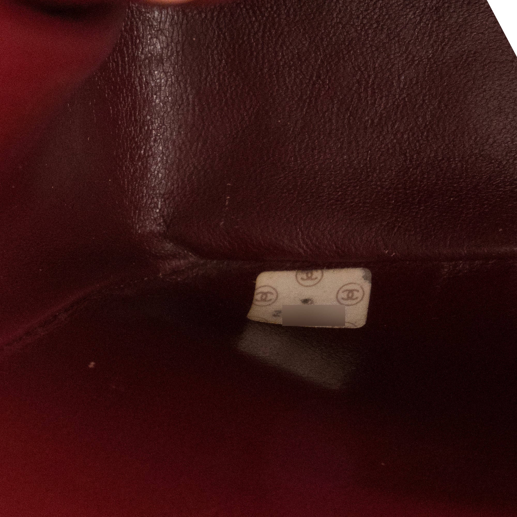 CHANEL - Sac à bandoulière Classique/Timeless Maxi Jumbo Chanel en cuir lisse noir vintage