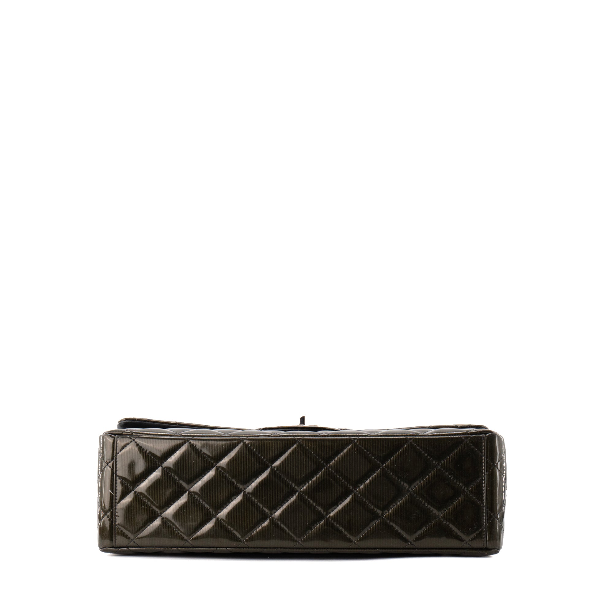 CHANEL - Sac à bandoulière Classique/Timeless Maxi Jumbo Chanel en cuir verni kaki