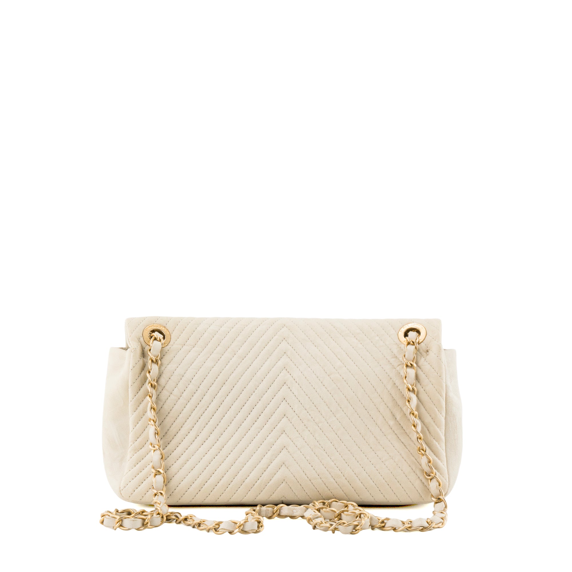 CHANEL - Sac à bandoulière Classique/Timeless Medaillon Chanel en cuir chevron froissé beige