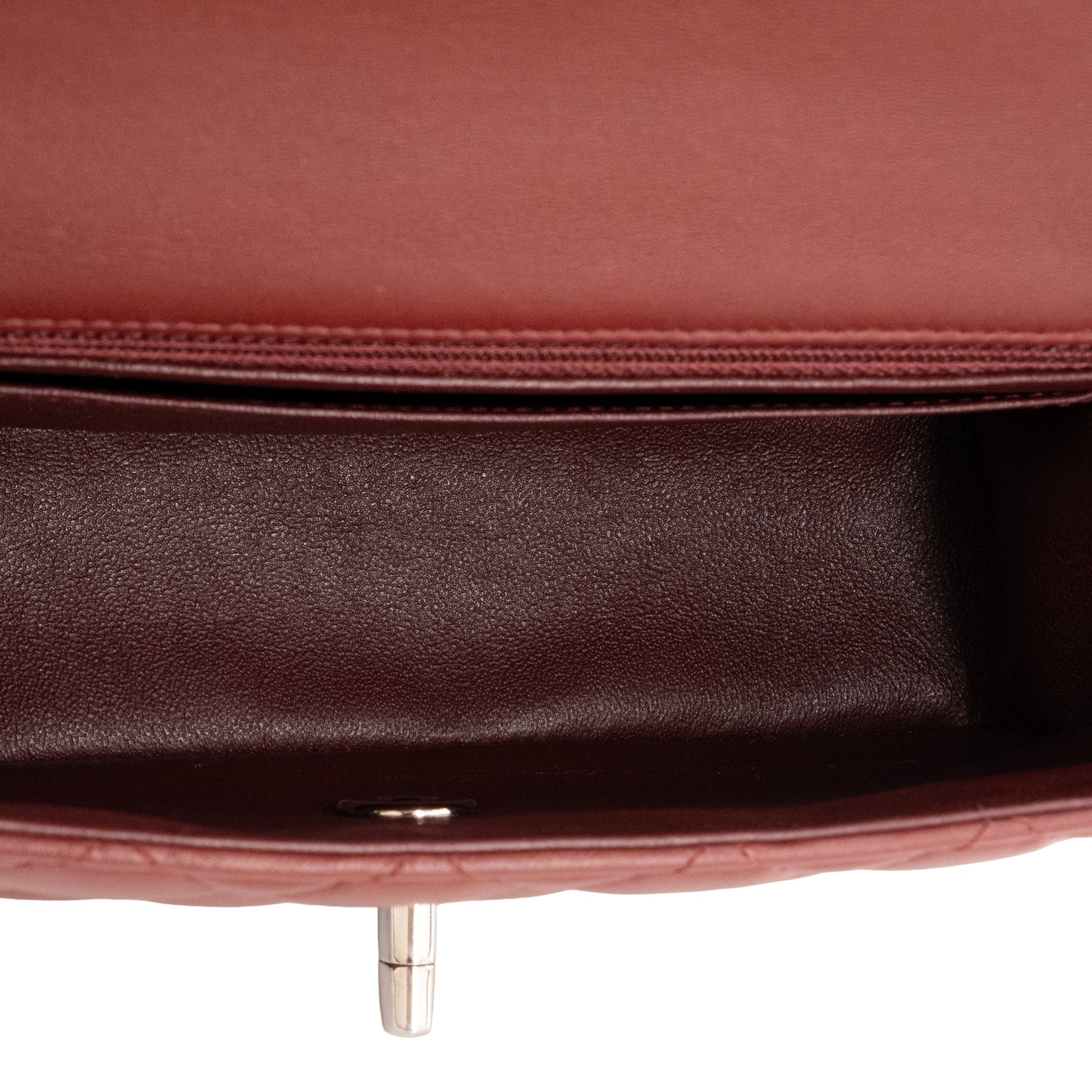 CHANEL - Sac à bandoulière Classique/Timeless Mini rectangle Chanel en cuir bordeaux