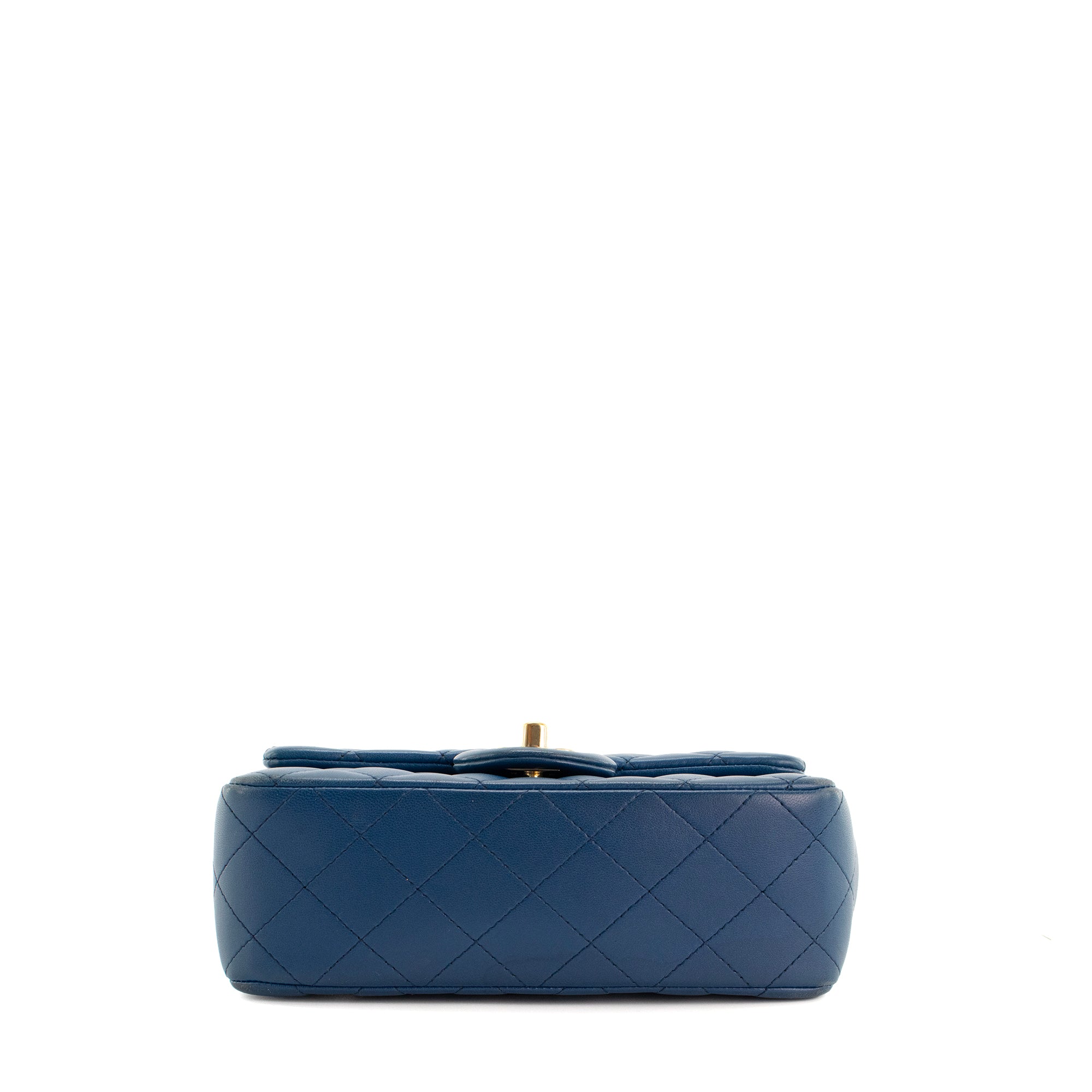 CHANEL - Sac à bandoulière Classique/Timeless Mini rectangle Chanel en cuir lisse bleu marine