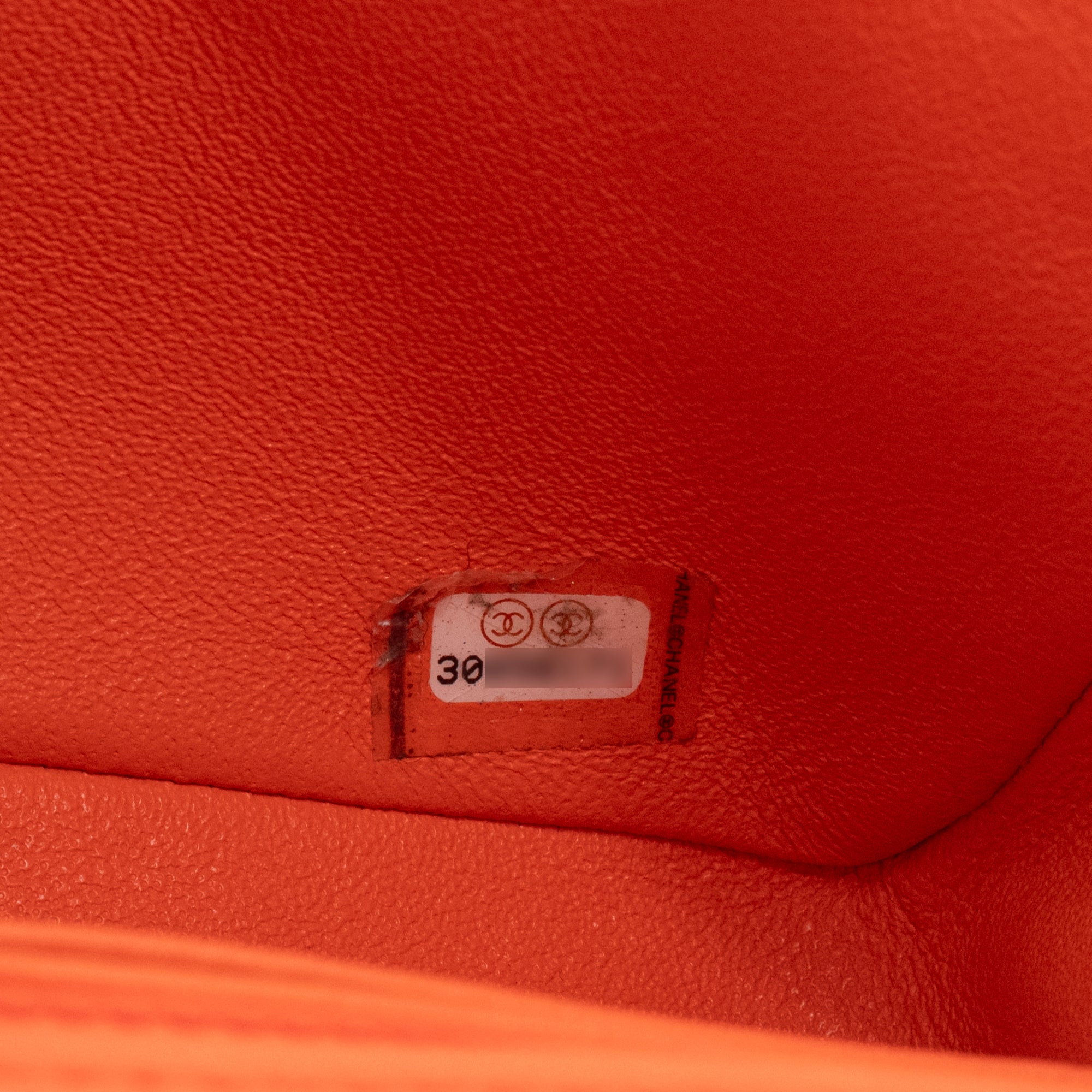 CHANEL - Sac à bandoulière Classique/Timeless Mini Rectangle Chanel en cuir lisse orange