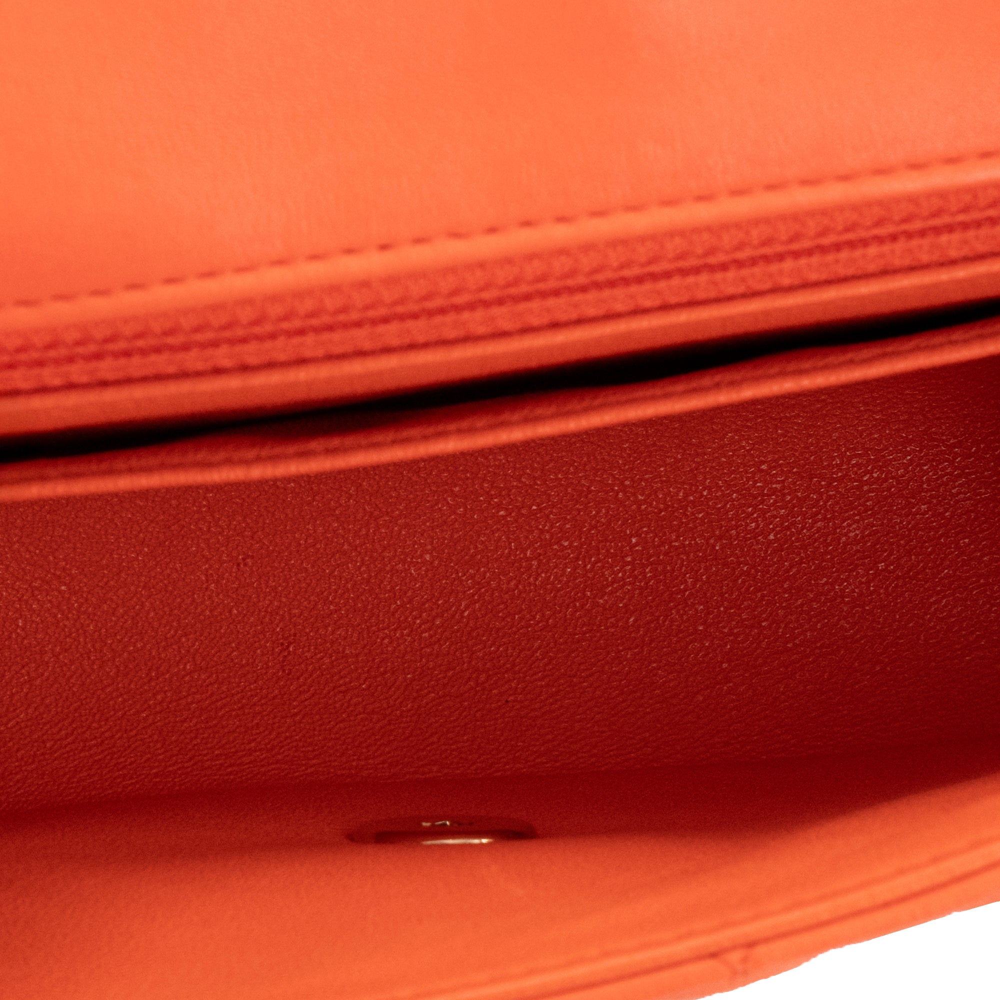 CHANEL - Sac à bandoulière Classique/Timeless Mini Rectangle Chanel en cuir lisse orange