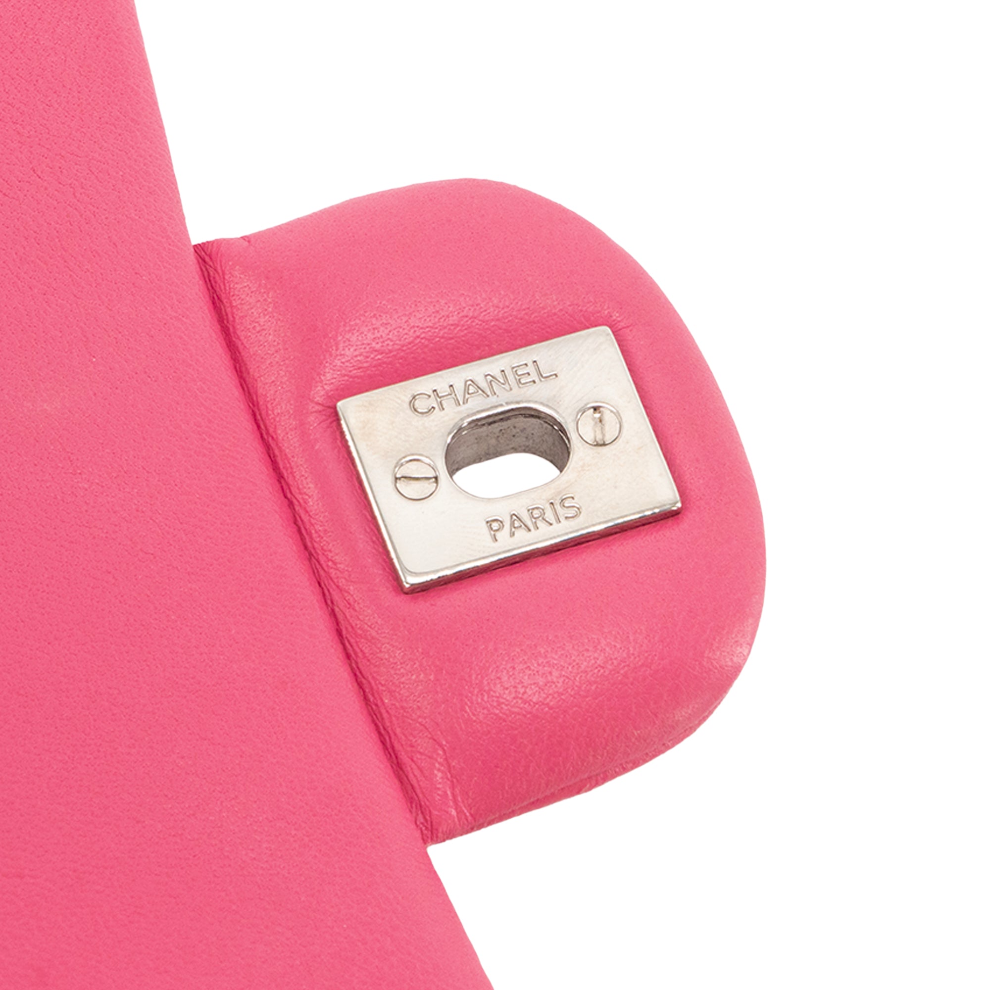 CHANEL - Sac à bandoulière Classique/Timeless Mini Rectangle Chanel en cuir lisse rose