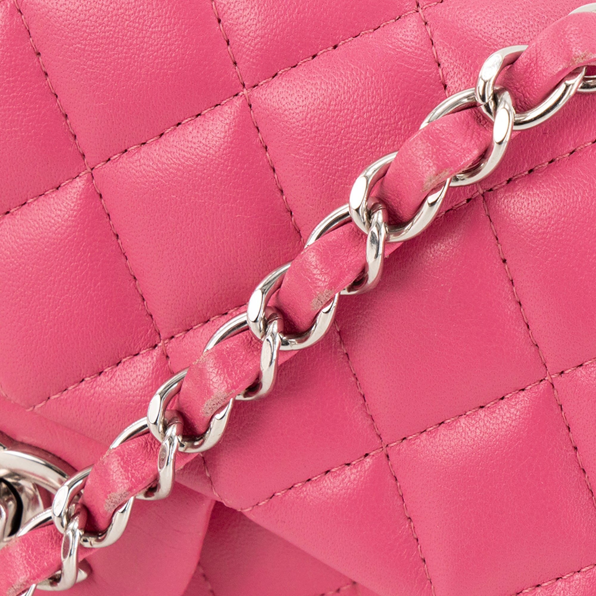 CHANEL - Sac à bandoulière Classique/Timeless Mini Rectangle Chanel en cuir lisse rose