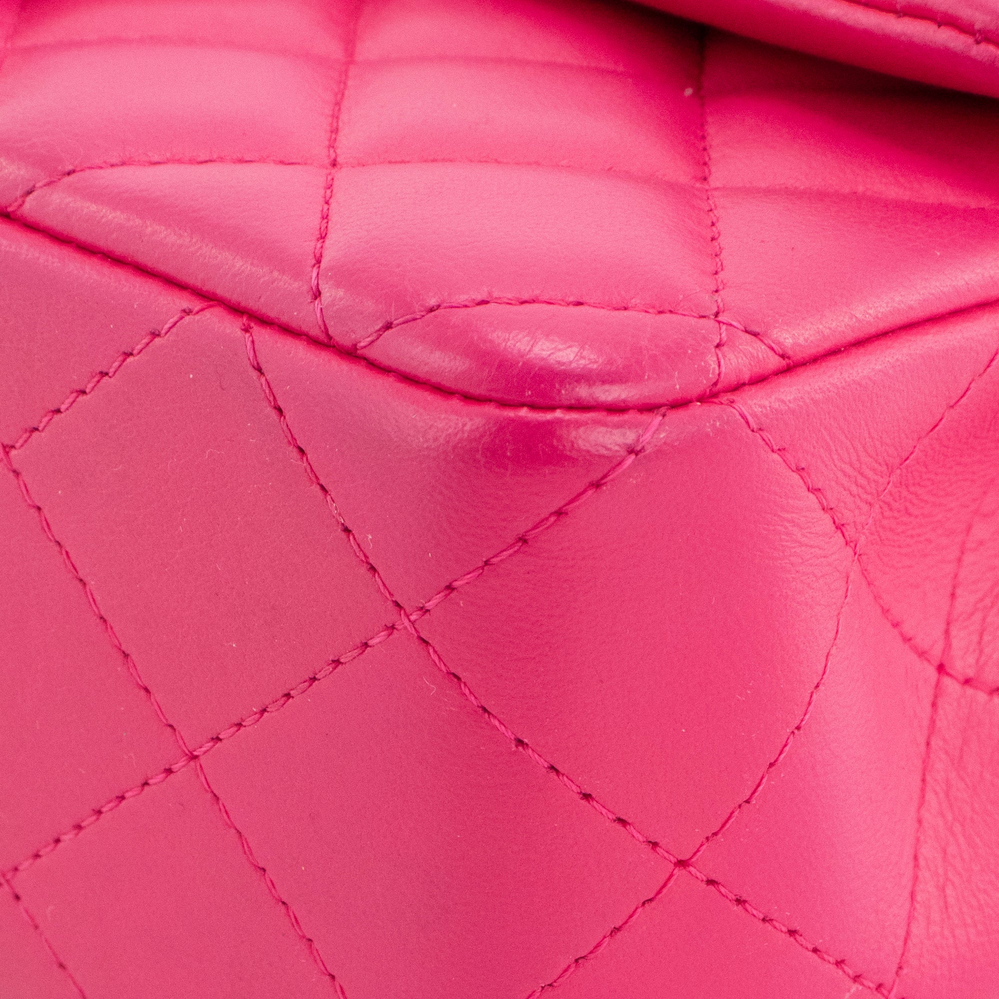CHANEL - Sac à bandoulière Classique/Timeless Mini Rectangle Chanel en cuir lisse rose