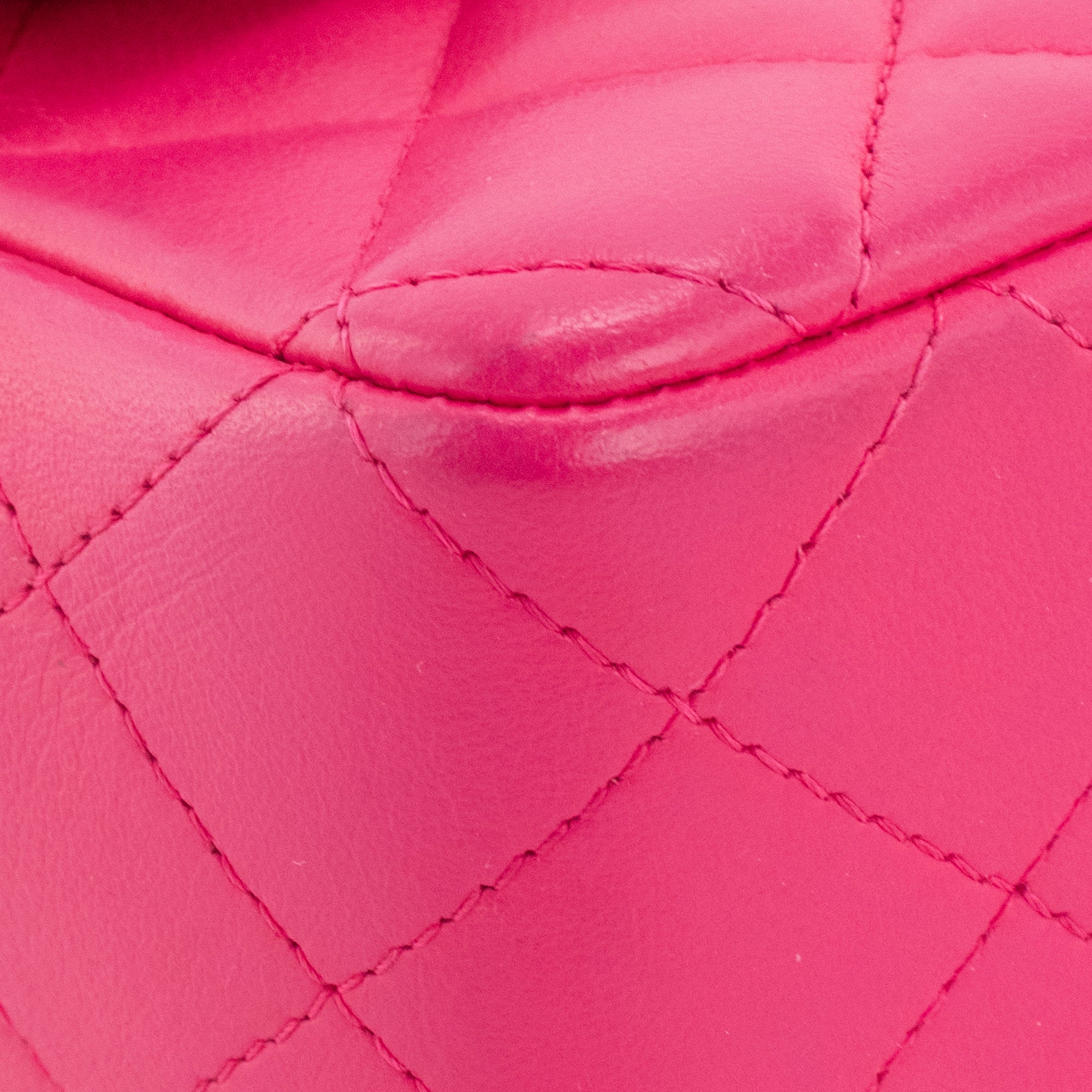 CHANEL - Sac à bandoulière Classique/Timeless Mini Rectangle Chanel en cuir lisse rose